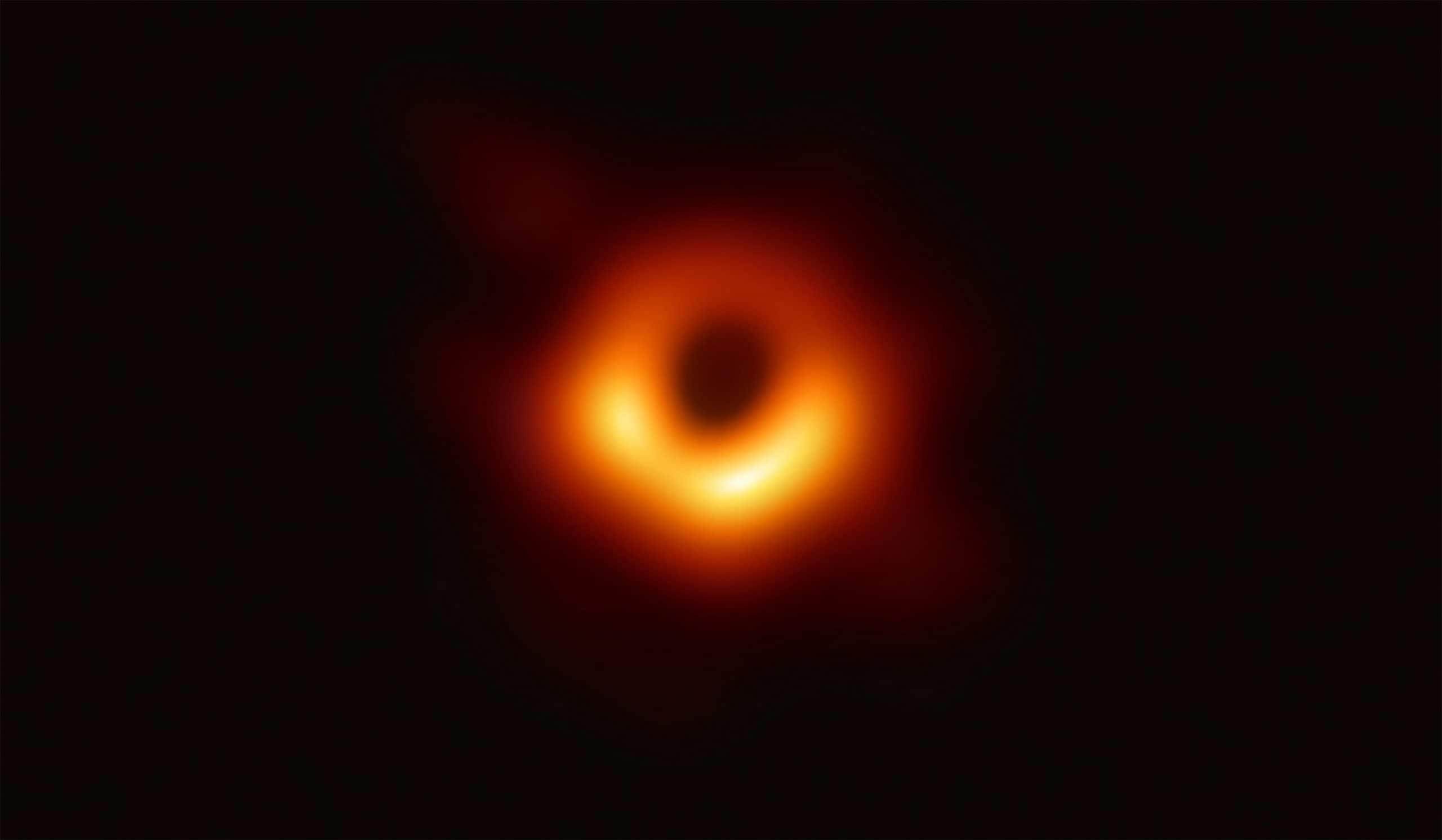 Webb registra contrajato inédito do buraco negro M87* e detalha estrutura helicoidal - Imagem do artigo