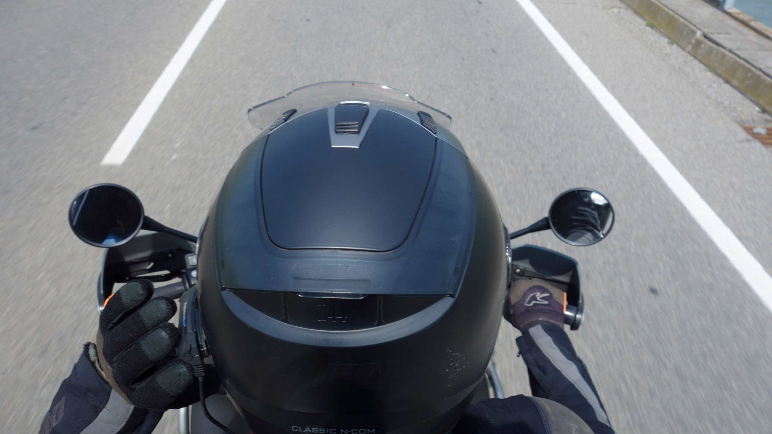Uso de capacete com Bluetooth pode gerar multa; veja o que diz a lei - Imagem do artigo