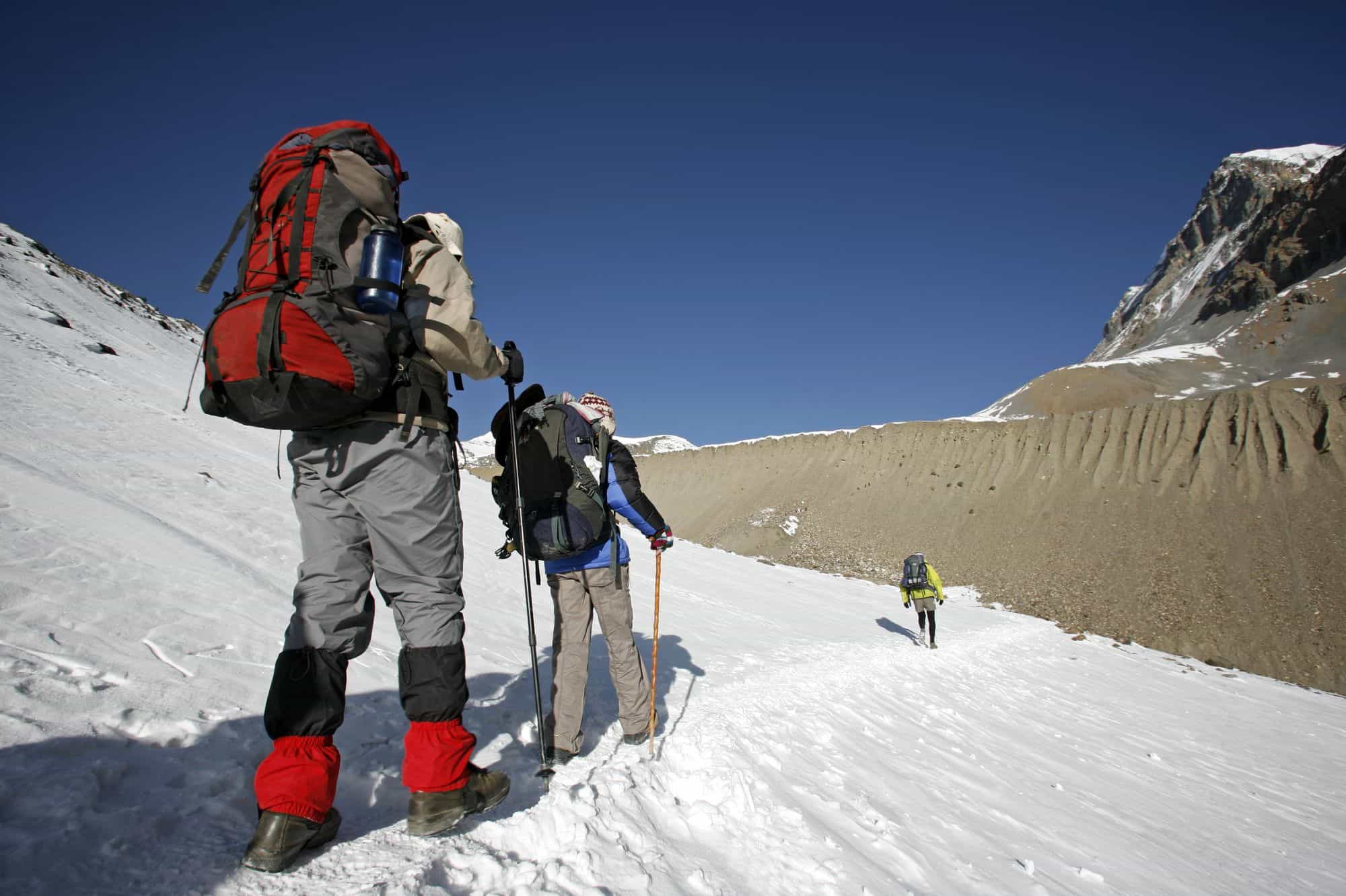 Nevasca isola mais de 200 pessoas no Everest tibetano e força megaoperação de resgate - Imagem do artigo