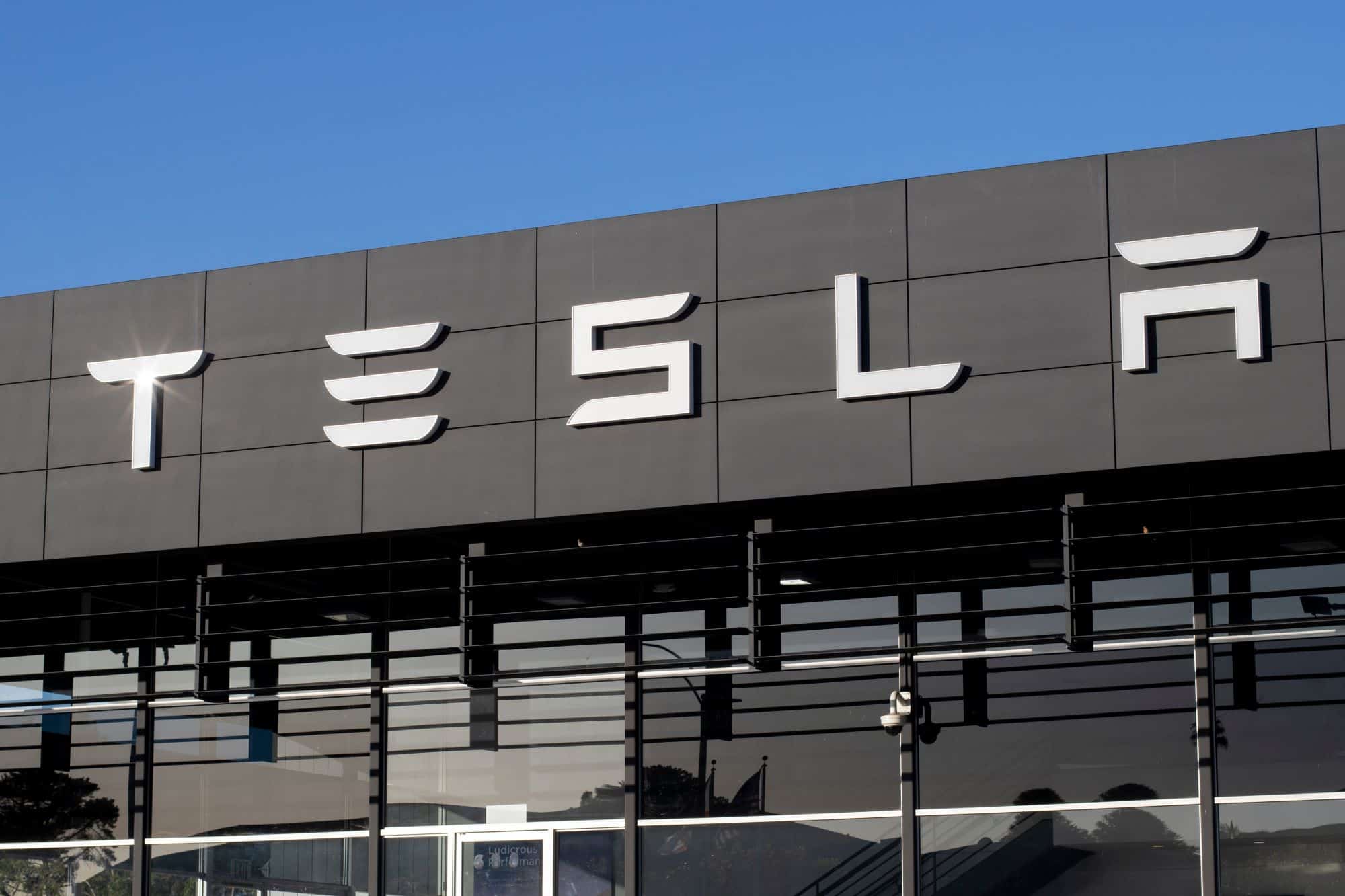 Tesla divulga nova versão de condução autônoma supervisionada, mas expectativa do mercado permanece elevada - Imagem do artigo
