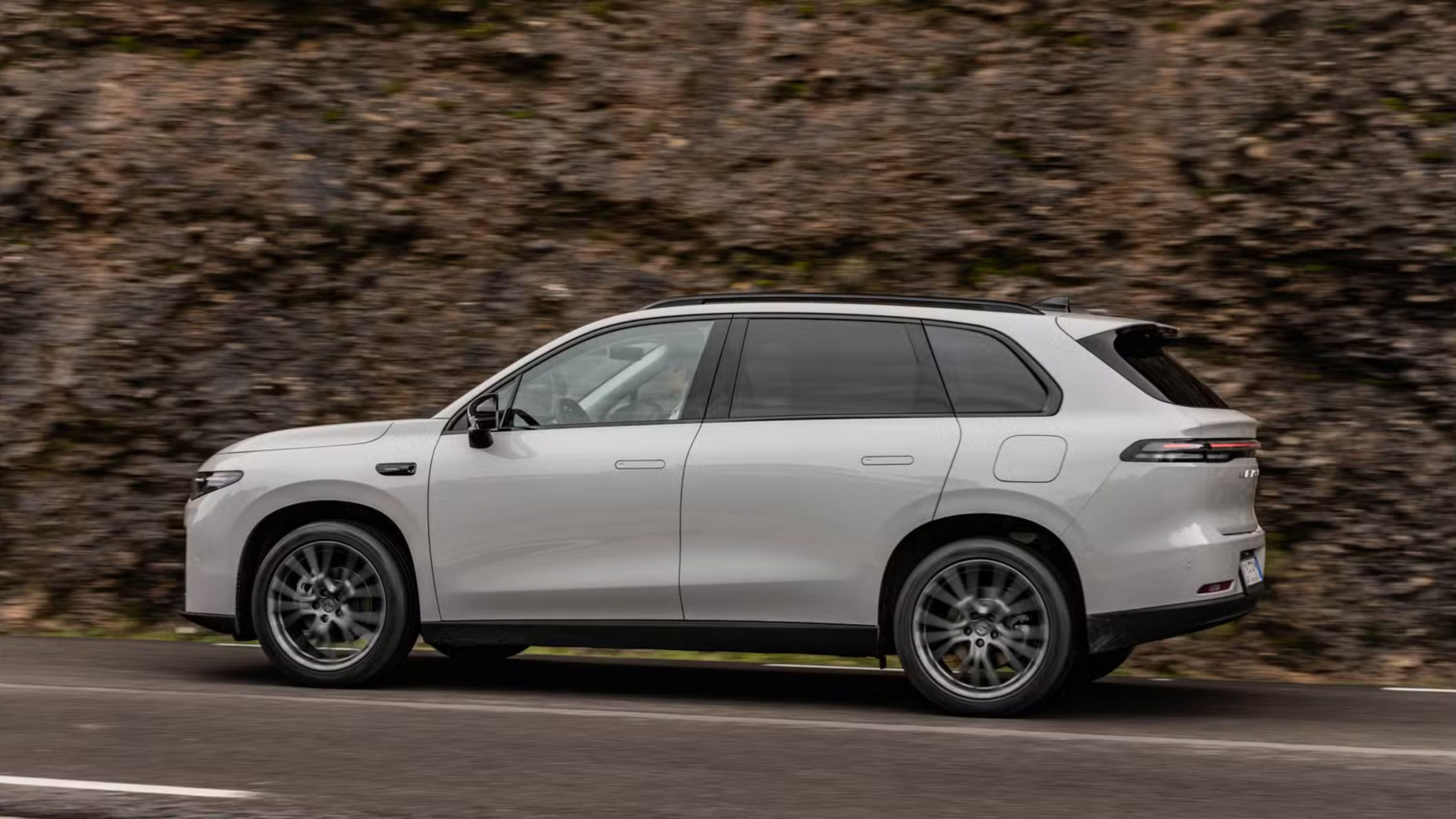 Leapmotor confirma chegada ao Brasil em novembro com SUVs elétricos apoiados pela Stellantis - Imagem do artigo