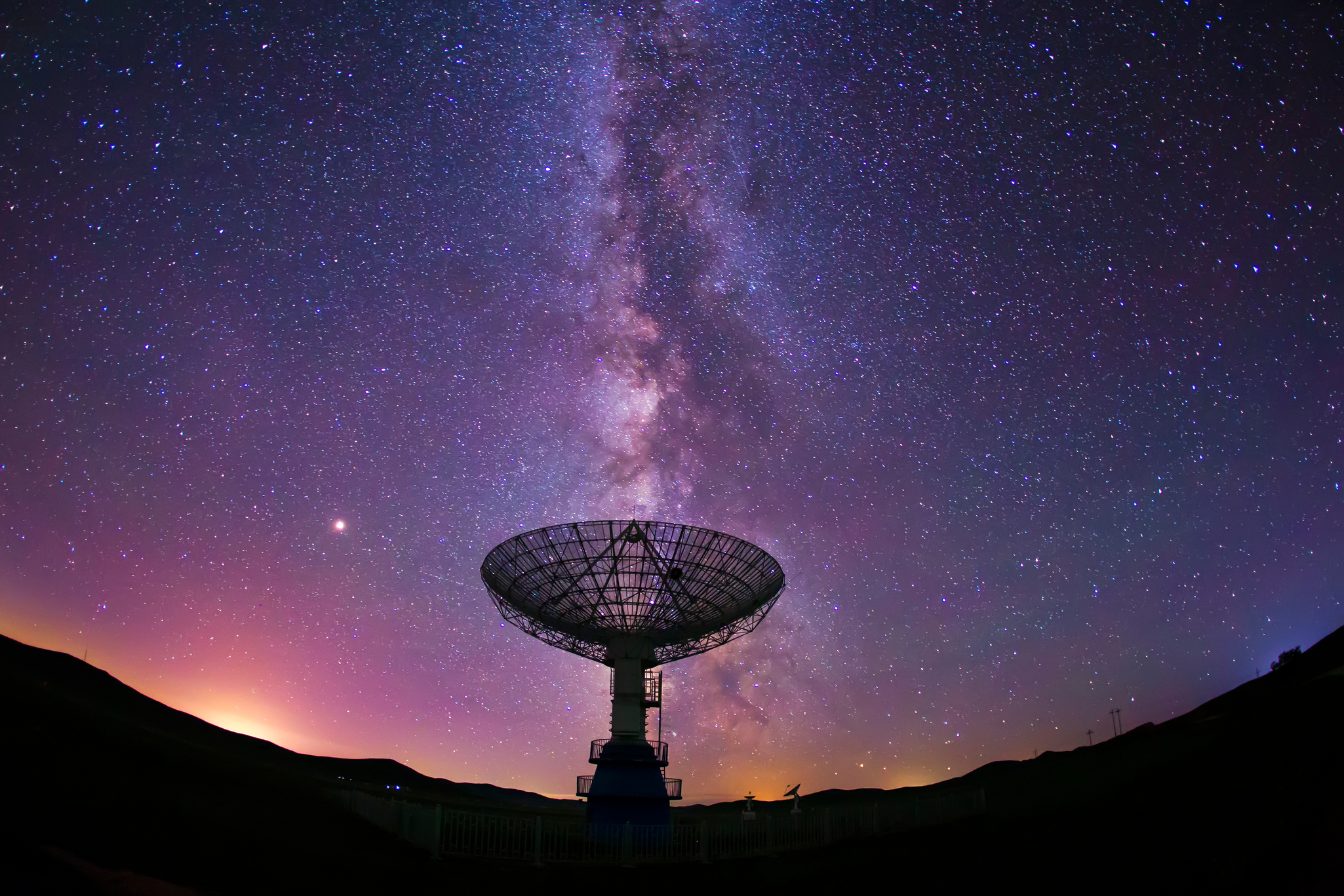 Plano para lançar 4 mil satélites refletores de luz solar preocupa comunidade astronômica - Imagem do artigo