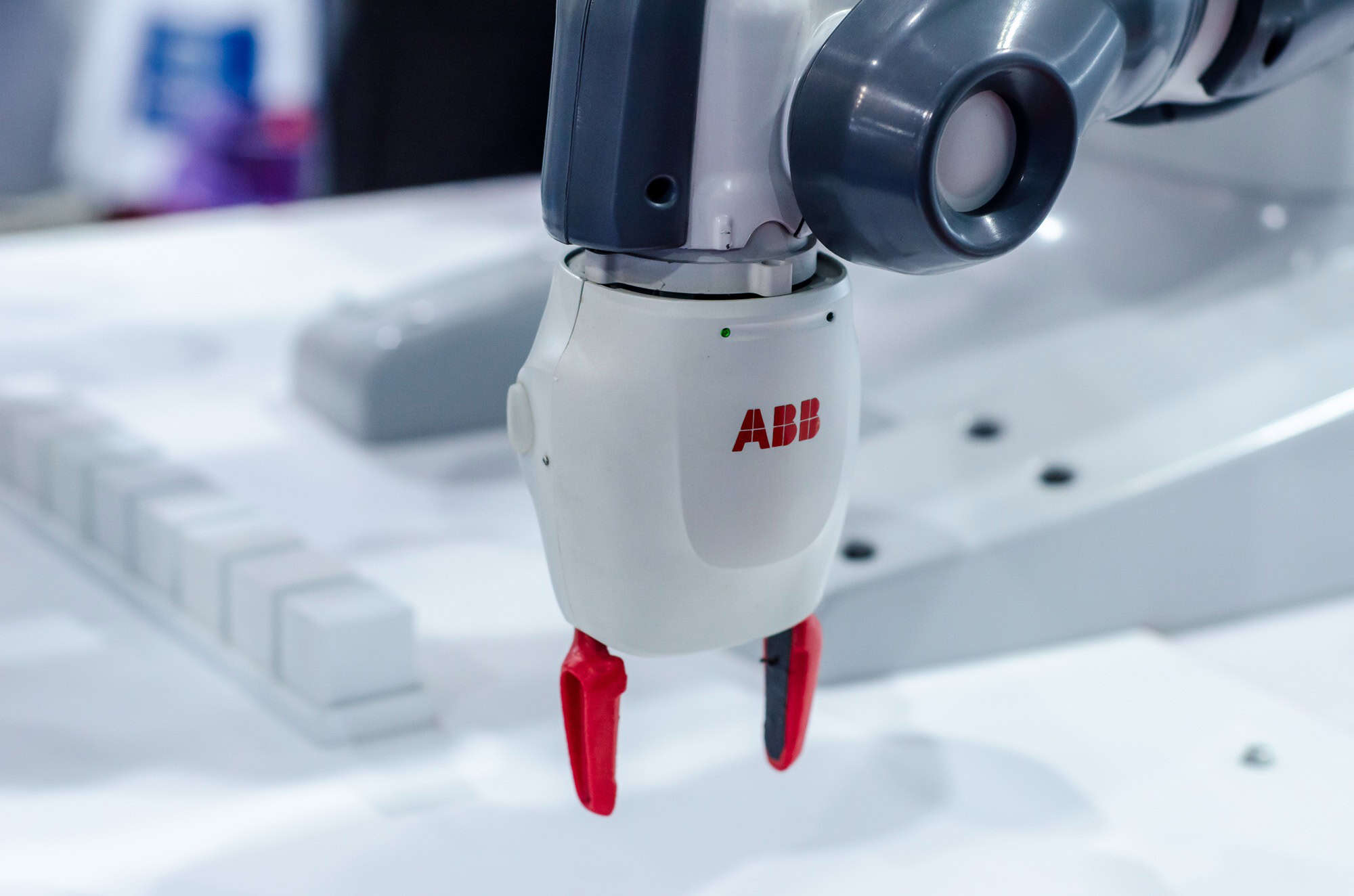 SoftBank compra divisão de robótica da ABB por US$ 5,4 bilhões e amplia aposta em IA - Imagem do artigo