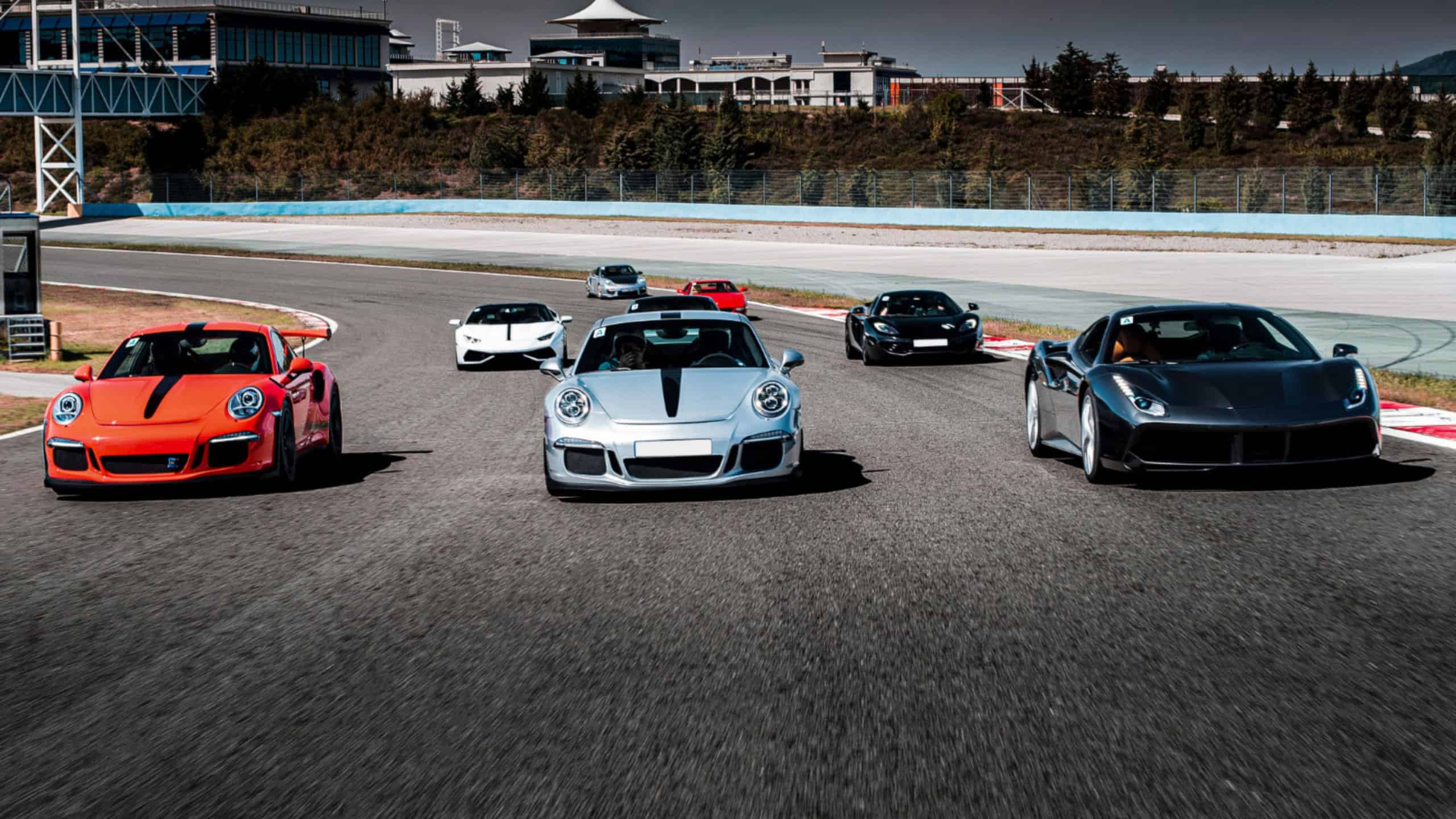 Carros de luxo que conquistam celebridades e jogadores brasileiros - Imagem do artigo
