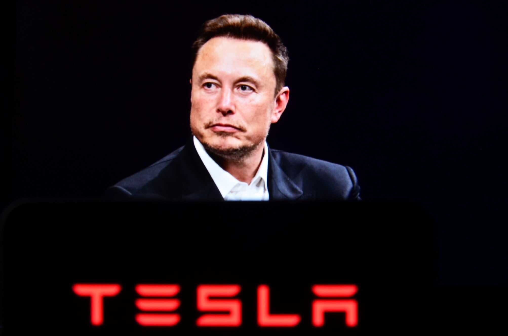 Pacote bilionário da Tesla pode premiar Elon Musk mesmo sem metas mais difíceis, diz Reuters - Imagem do artigo