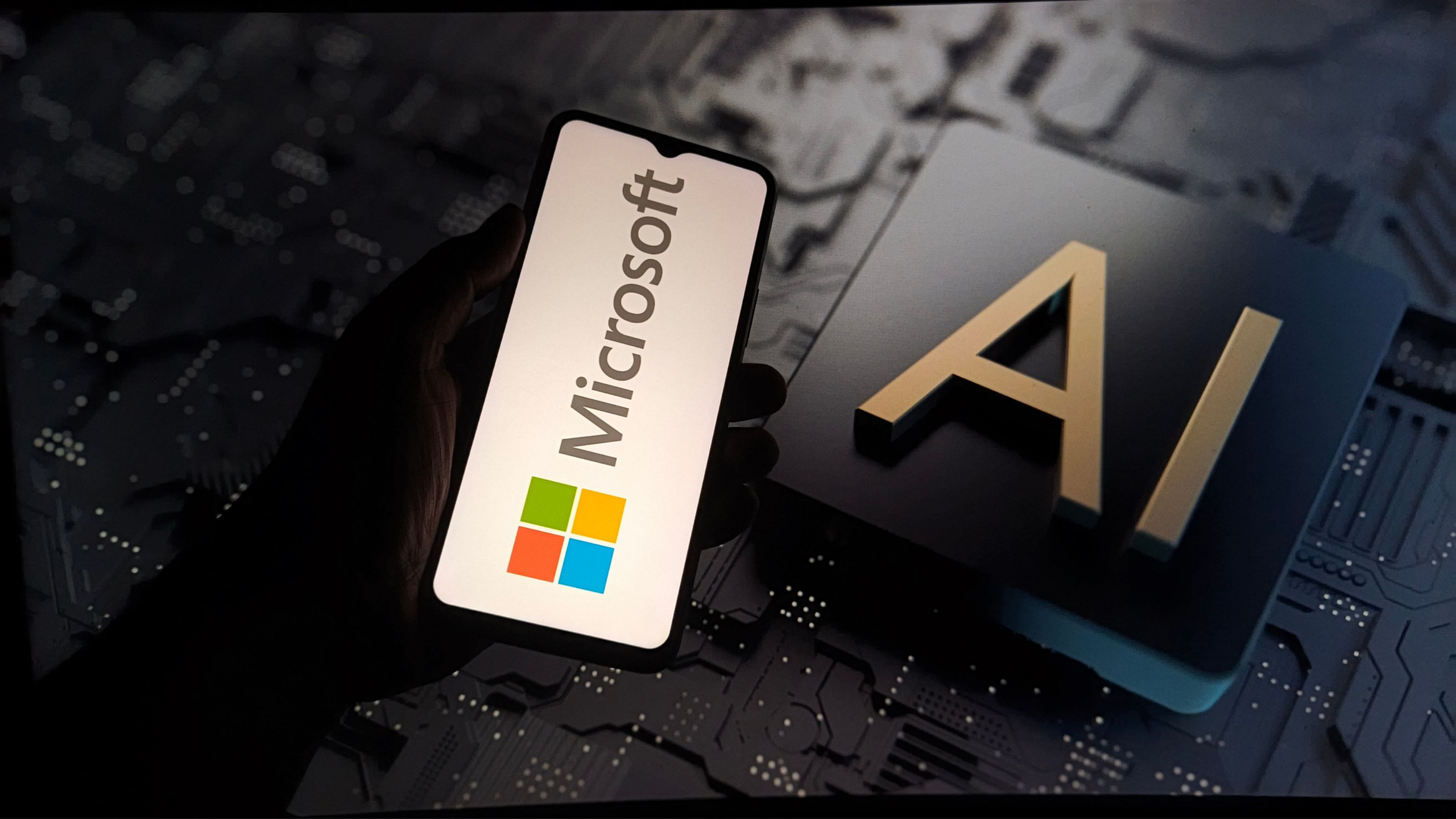 Microsoft acelera plano bilionário para dominar infraestrutura de IA, diz Satya Nadella - Imagem do artigo