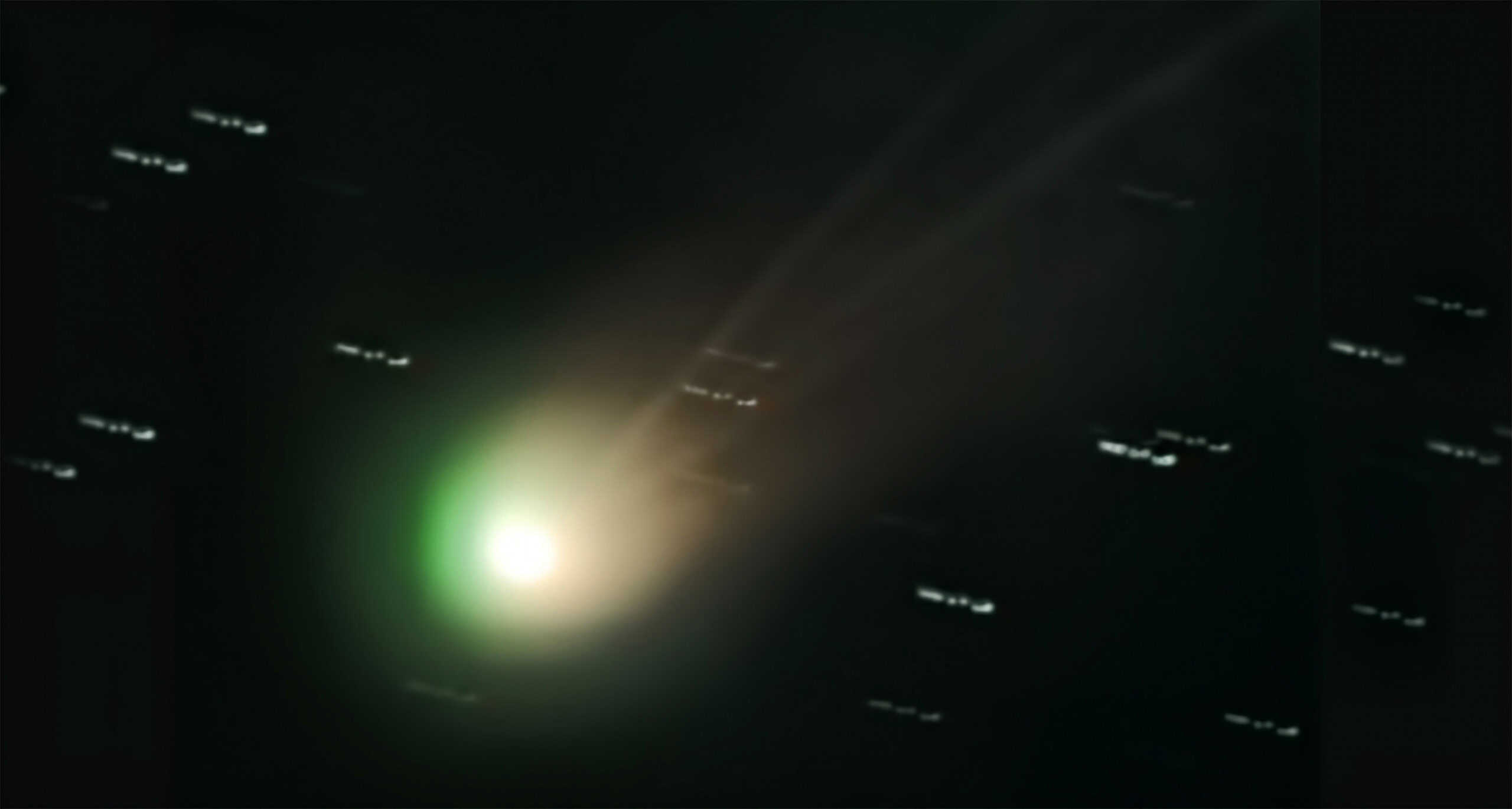 Cometa Lemmon deve ser o mais brilhante de 2025; melhor período de observação vai de outubro a novembro - Imagem do artigo