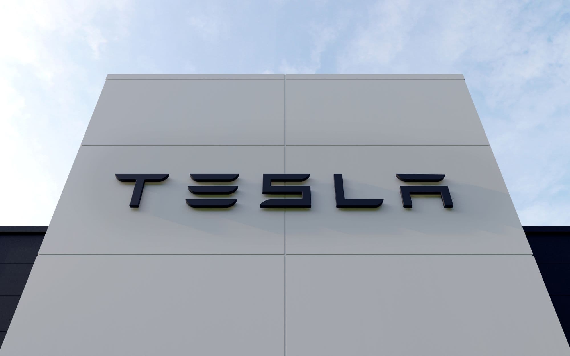 Tesla enfrenta ação coletiva na Austrália por falhas no recurso de direção autônoma - Imagem do artigo