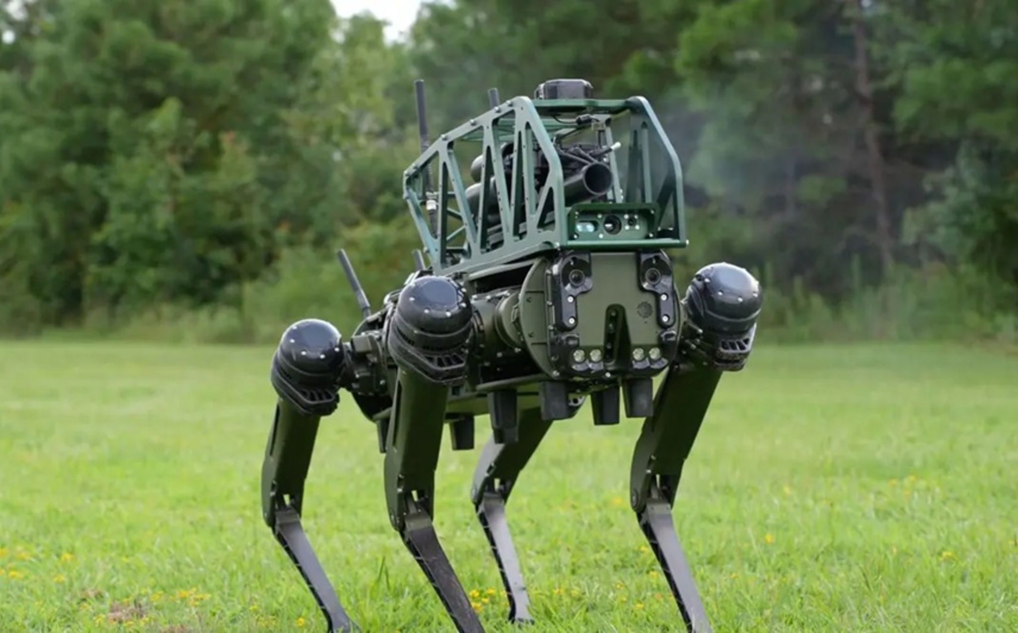 EUA revelam CODiAQ, cão-robô armado com lançador de granadas - Imagem do artigo