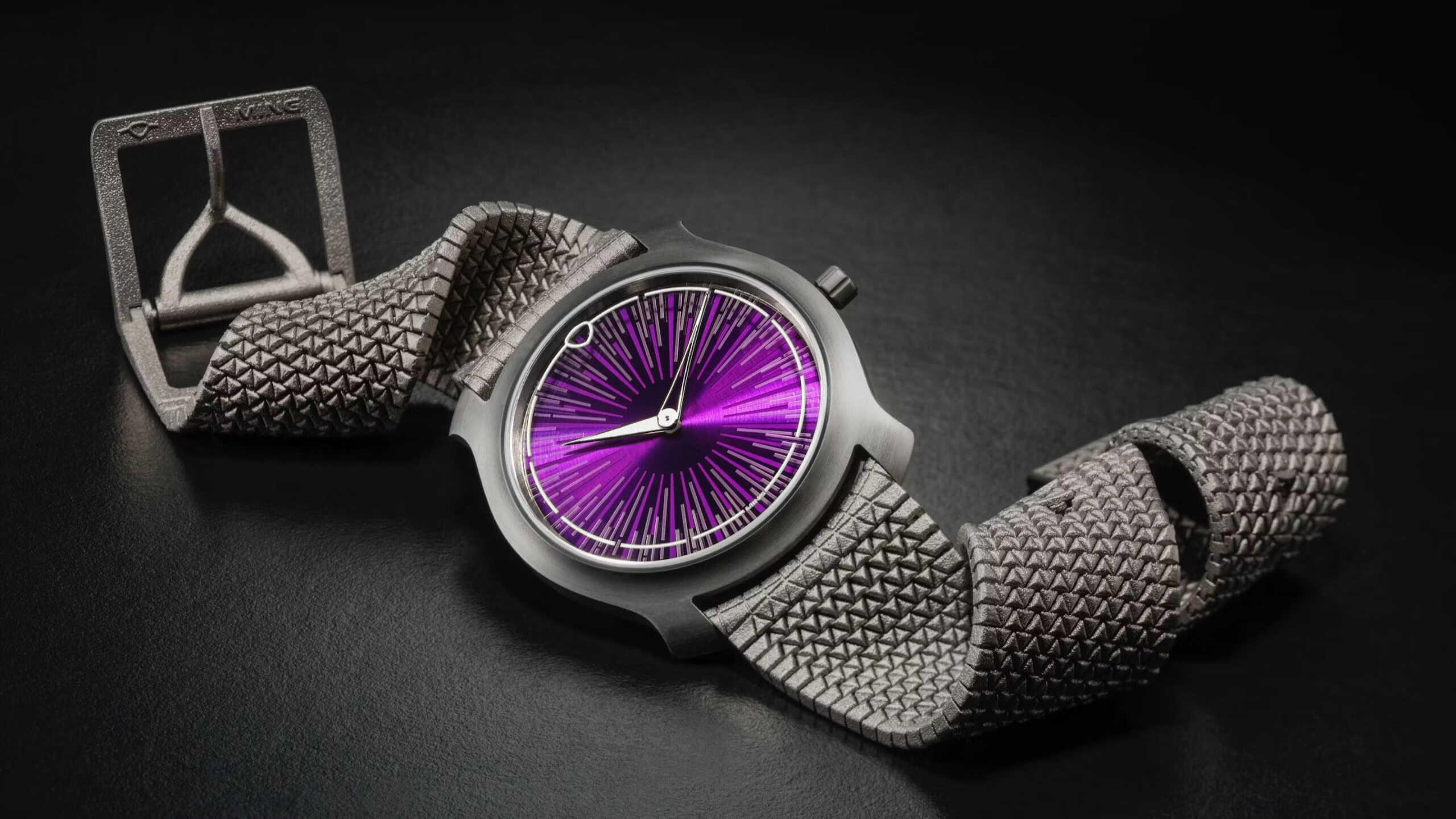 Pulseira Polymesh da Ming usa impressão 3D a laser em titânio e reúne 1.693 peças interligadas - Imagem do artigo