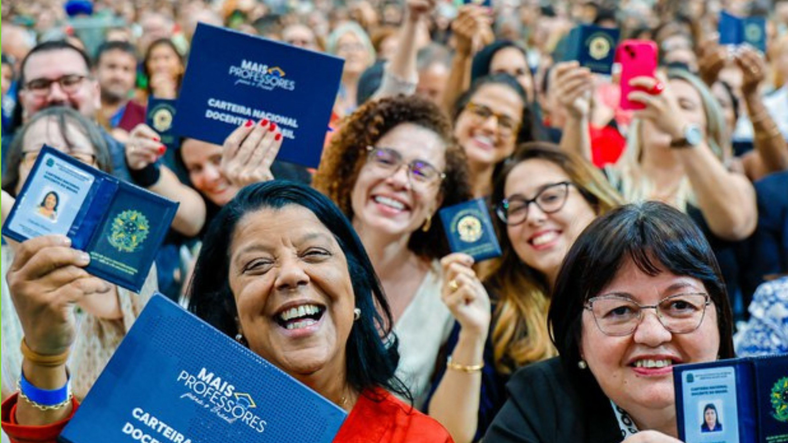 CNDB: emissão online da Carteira Nacional de Docente começa hoje - Imagem do artigo