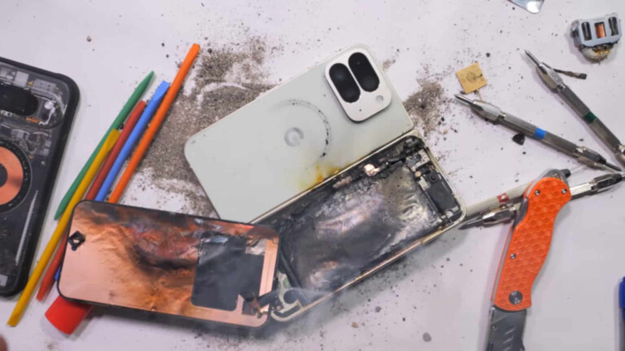 Pixel 10 Pro Fold entra em combustão em teste extremo de youtuber especializado - Imagem do artigo