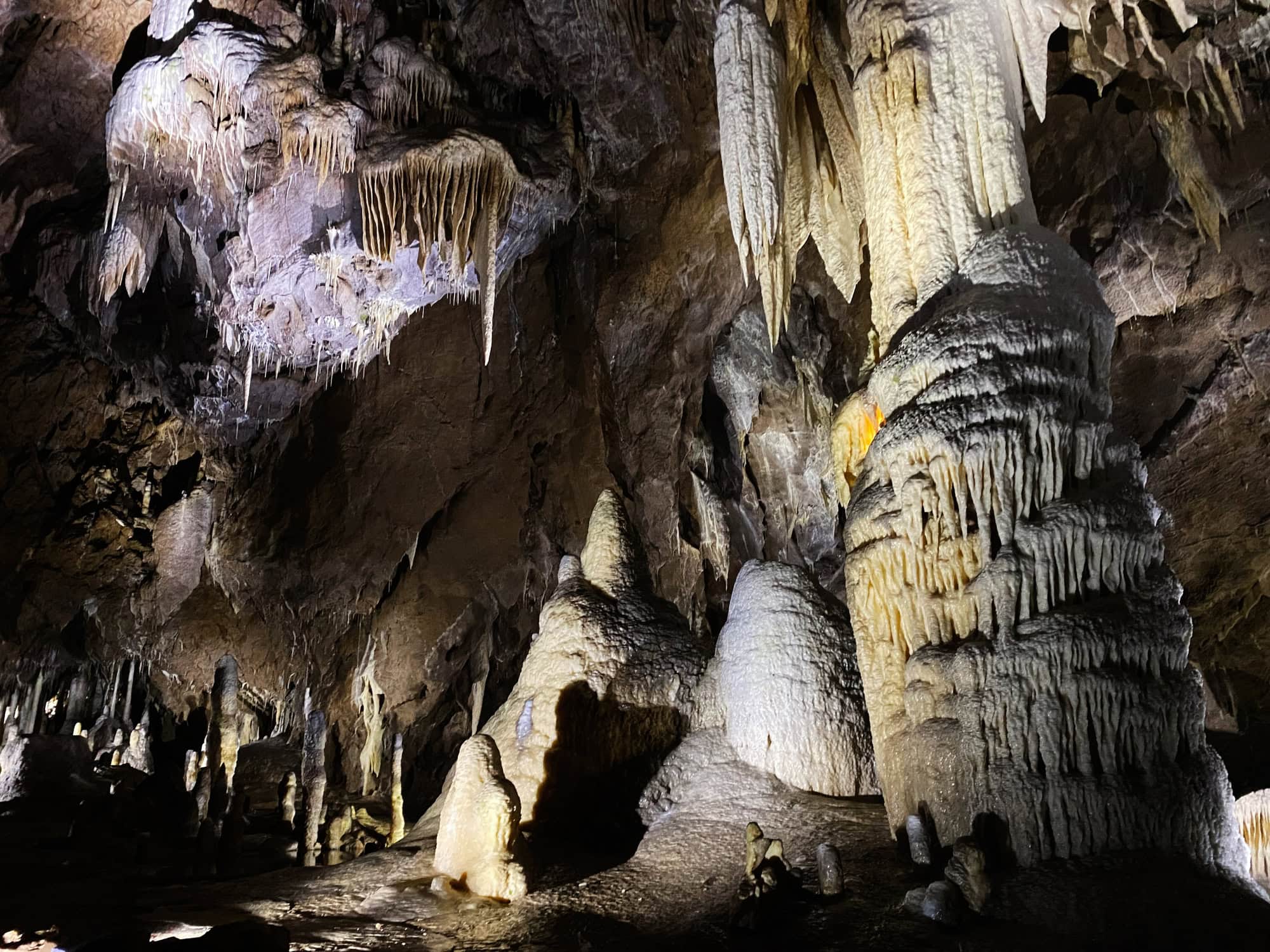 Equação de 60 anos desvenda por que estalagmites assumem formas tão distintas - Imagem do artigo