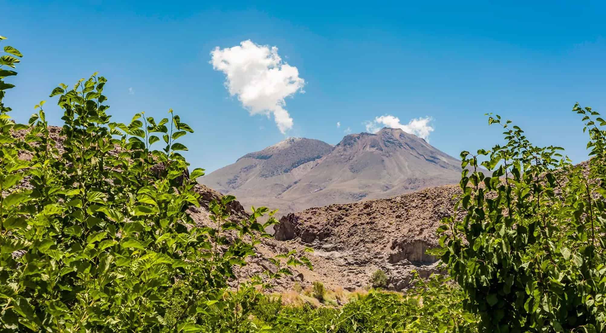 Vulcão Taftan incha 9 cm após 700 mil anos sem erupções - Imagem do artigo