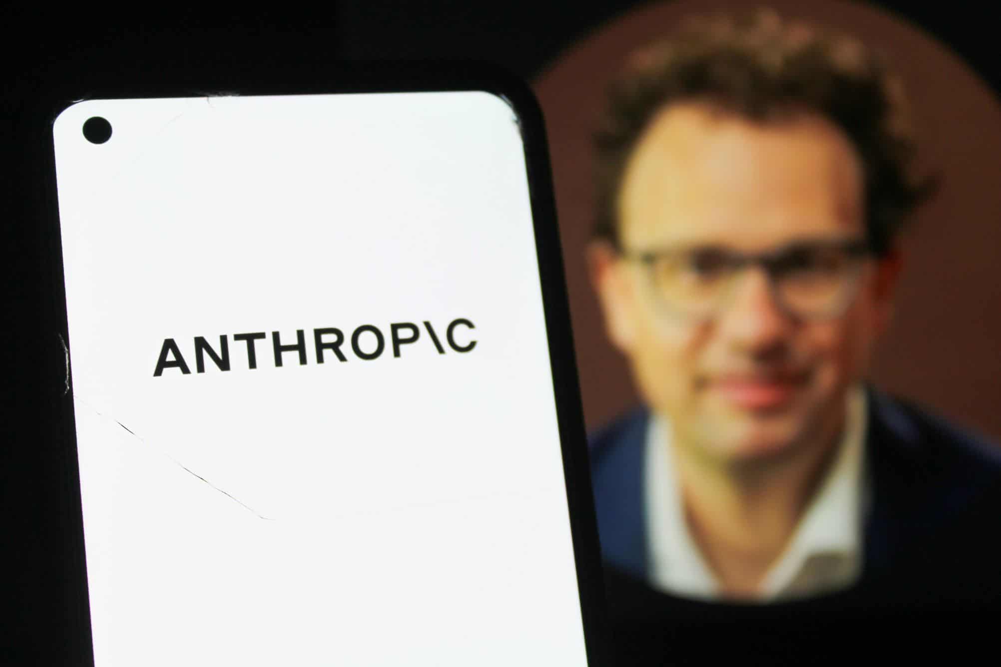 CEO da Anthropic responde a críticas e confirma disposição para trabalhar com governo Trump - Imagem do artigo