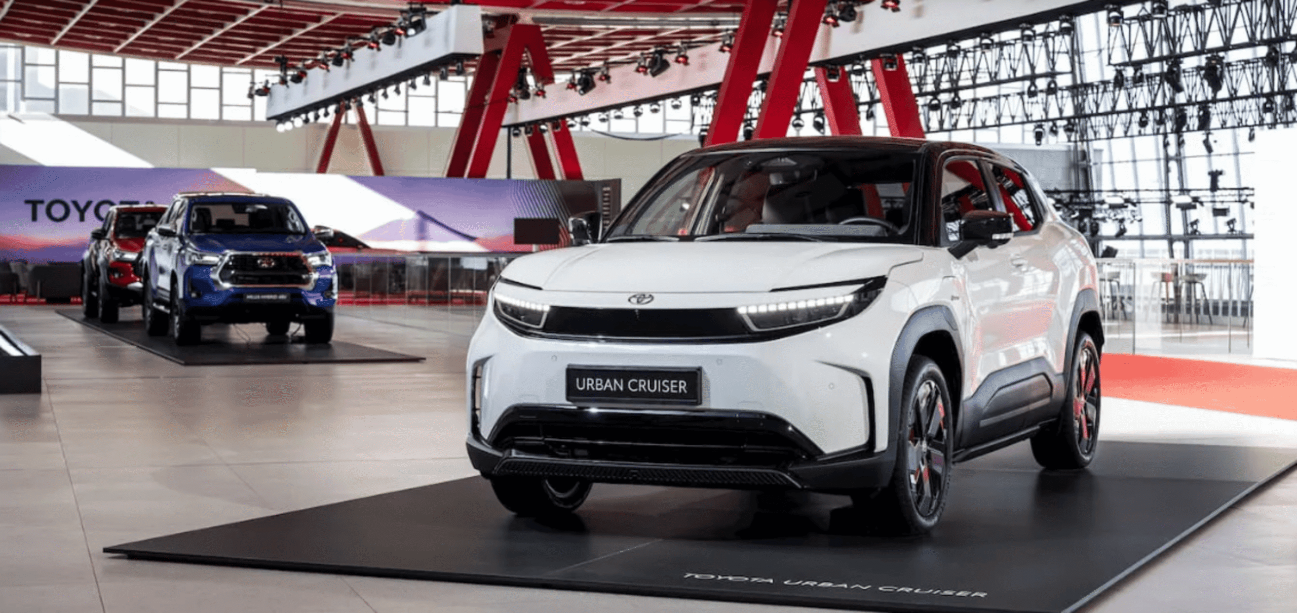 SUV inédito da Toyota é visto em testes nos EUA e pode suceder o Venza a partir de 2027 - Imagem do artigo