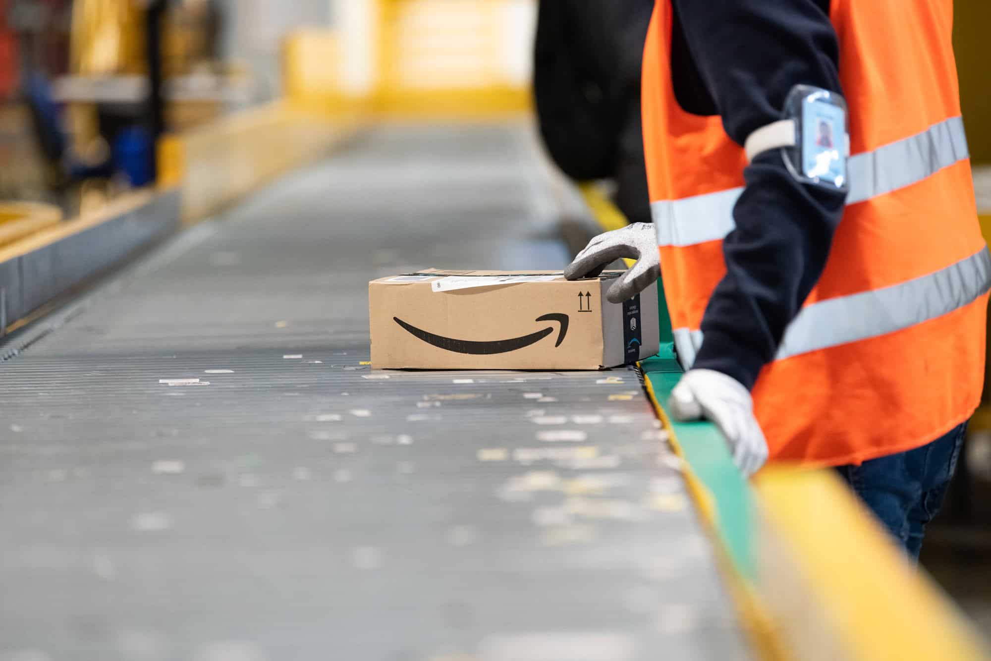 Amazon projeta automatizar 75% dos centros de distribuição e ameaça 600 mil empregos nos EUA - Imagem do artigo