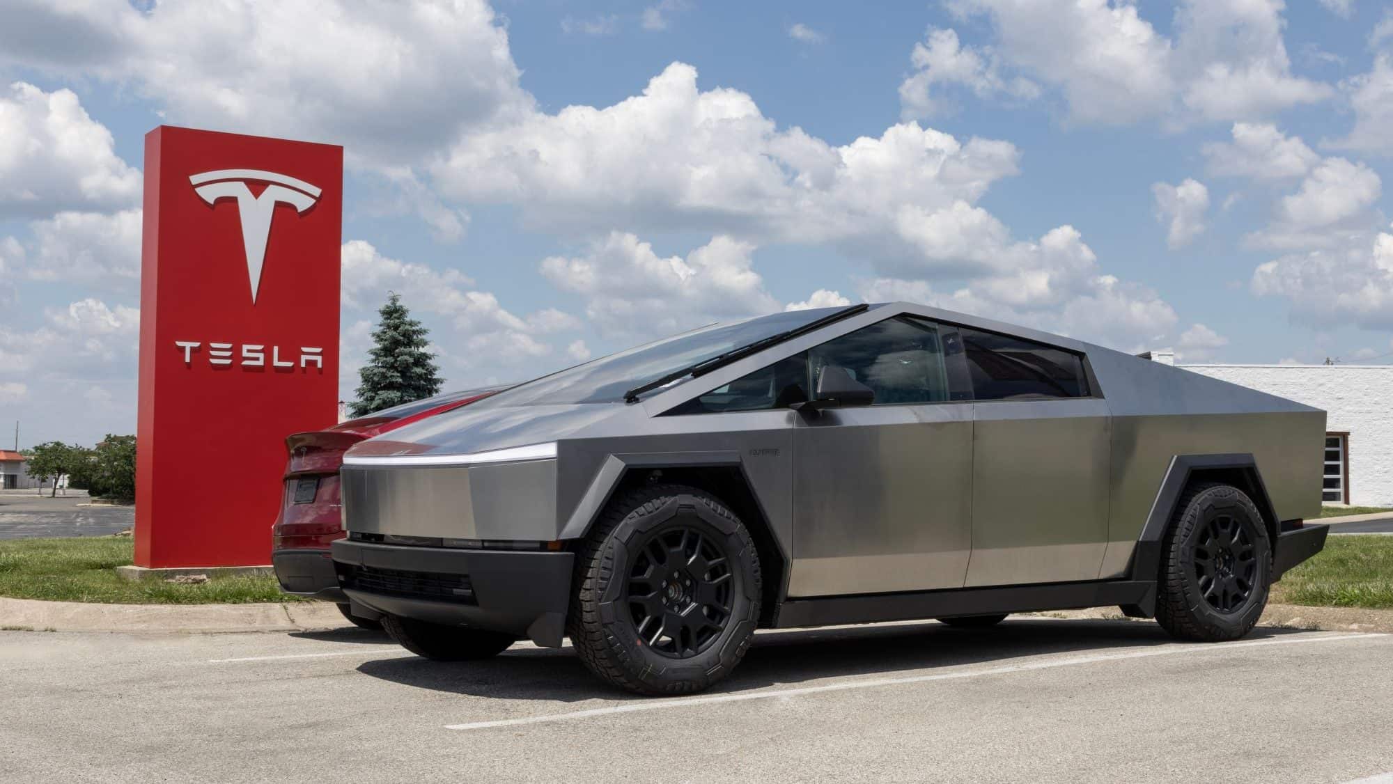 Tesla convoca recall de 63.619 Cybertrucks por faróis excessivamente brilhantes - Imagem do artigo