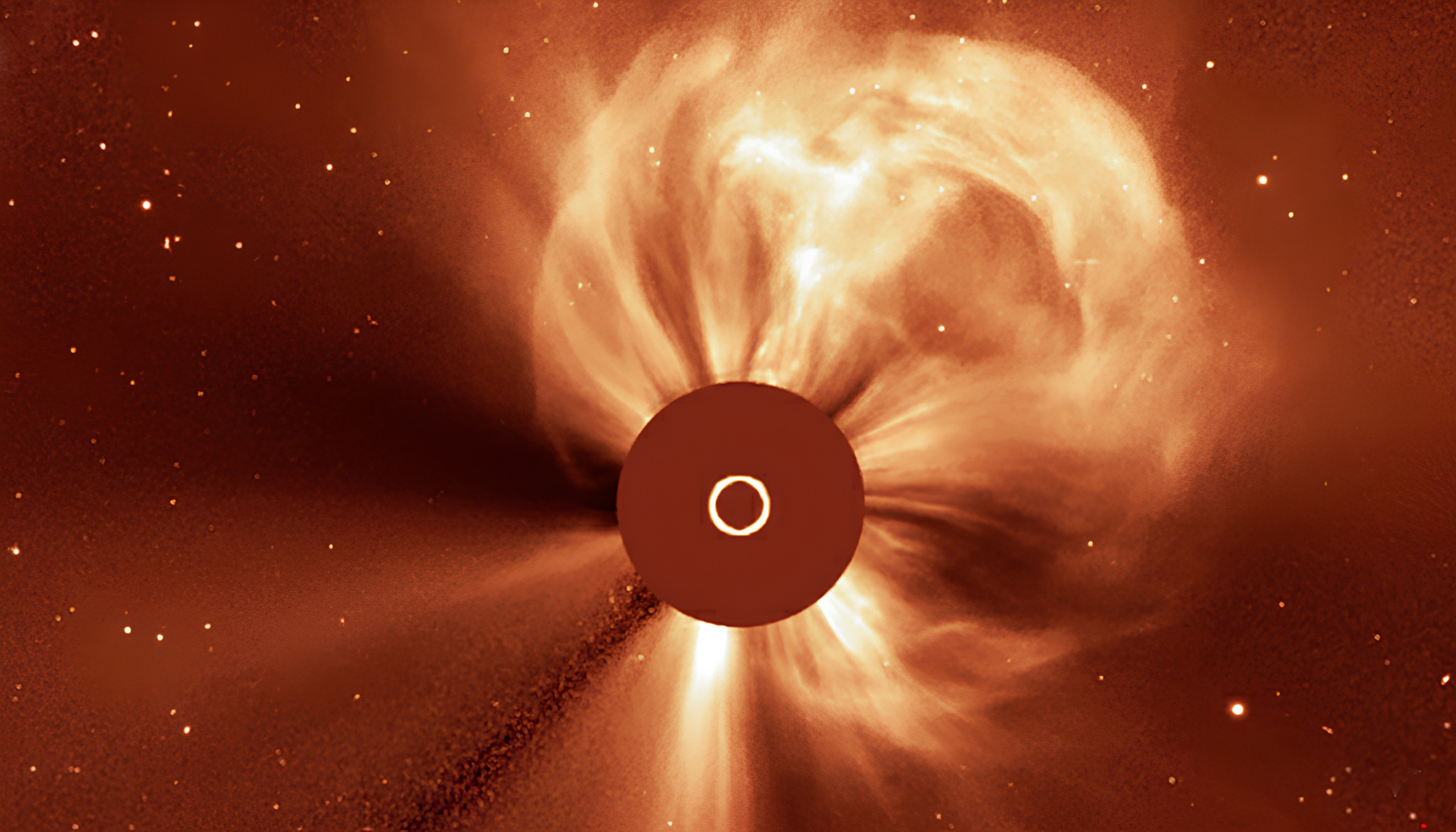 Erupção solar no lado oculto do Sol lança nuvem de plasma que atinge Vênus - Imagem do artigo