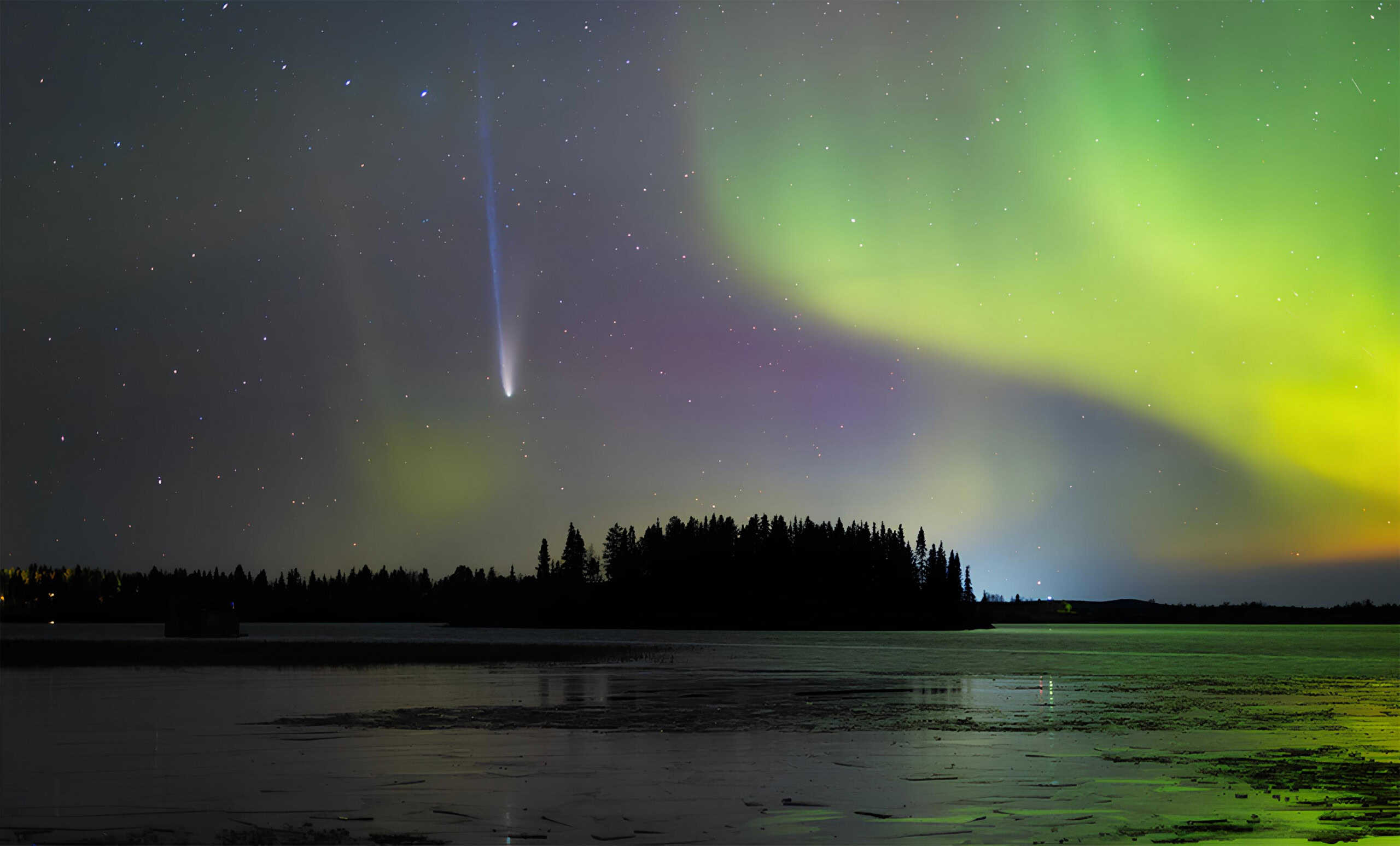Cometa Lemmon atinge pico de brilho e fica visível a olho nu no Brasil - Imagem do artigo