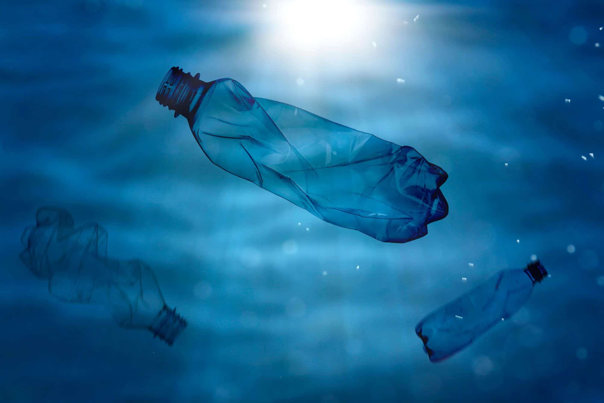Plástico permanece na superfície do oceano por mais de um século, aponta estudo - Imagem do artigo