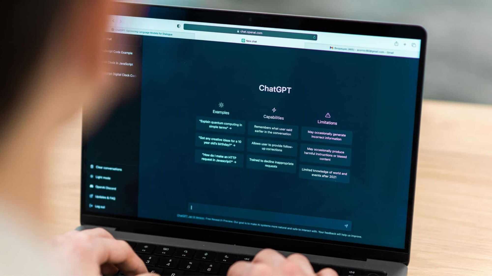 OpenAI revela que mais de 1,2 milhão de usuários discutem suicídio no ChatGPT a cada semana - Imagem do artigo