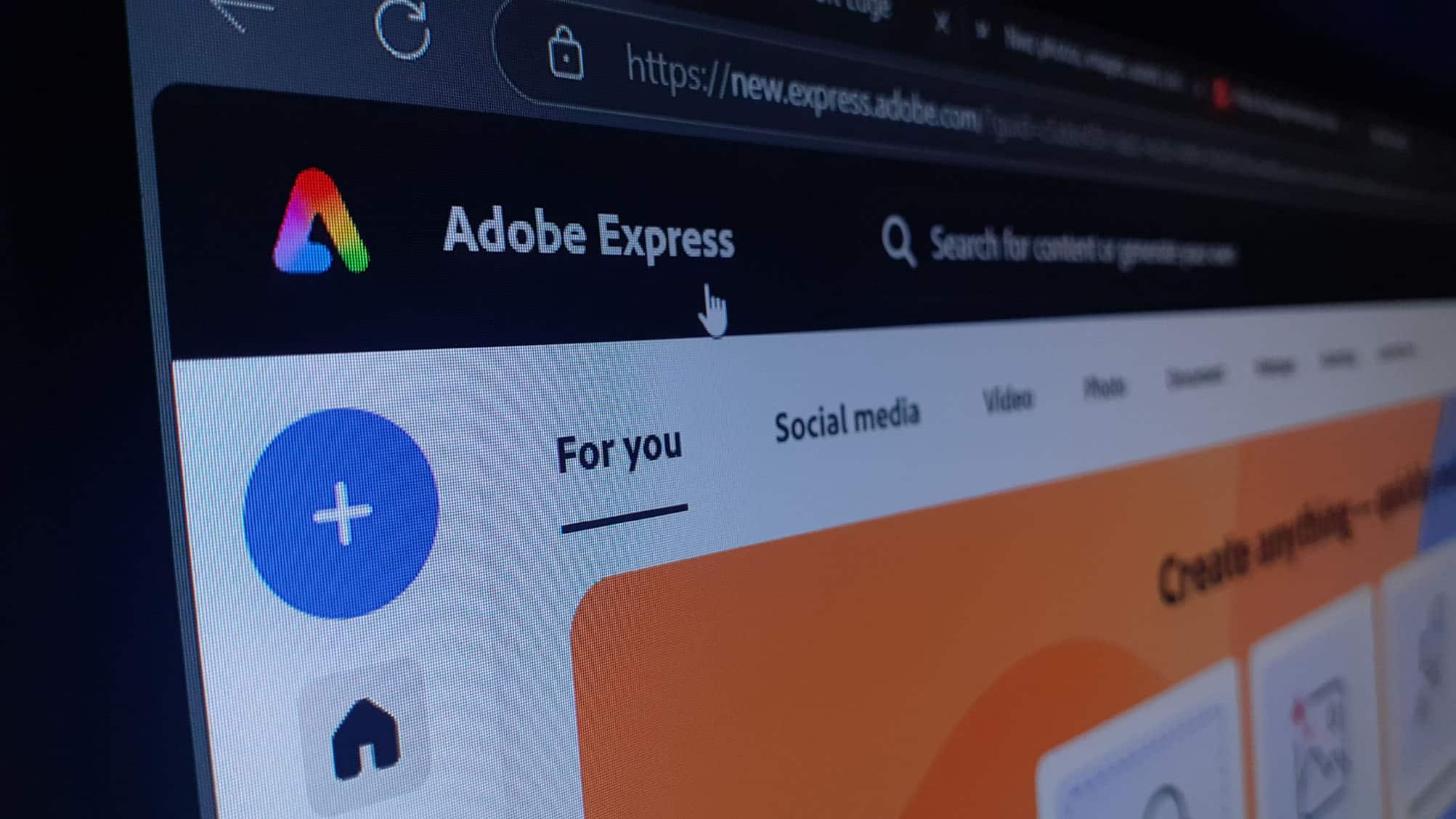 Adobe apresenta assistente de IA no Express para criar e editar designs via texto - Imagem do artigo