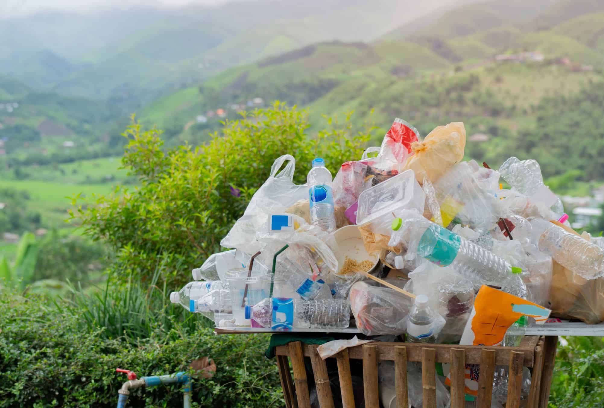 Pesquisa chinesa converte resíduos plásticos em materiais de carbono para baterias avançadas - Imagem do artigo