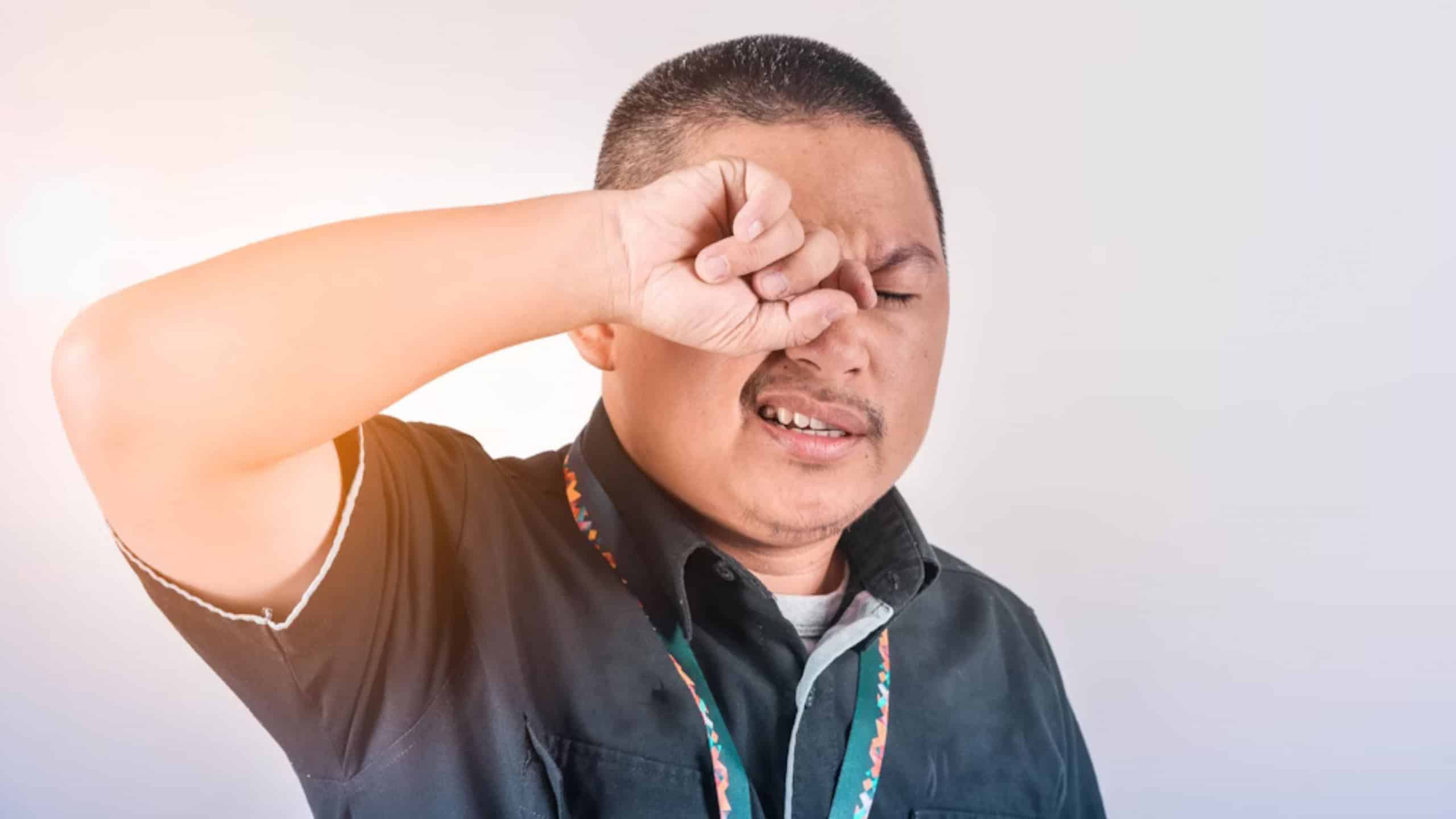 Coceira nos olhos ao despertar: conheça as principais causas e quando procurar ajuda - Imagem do artigo