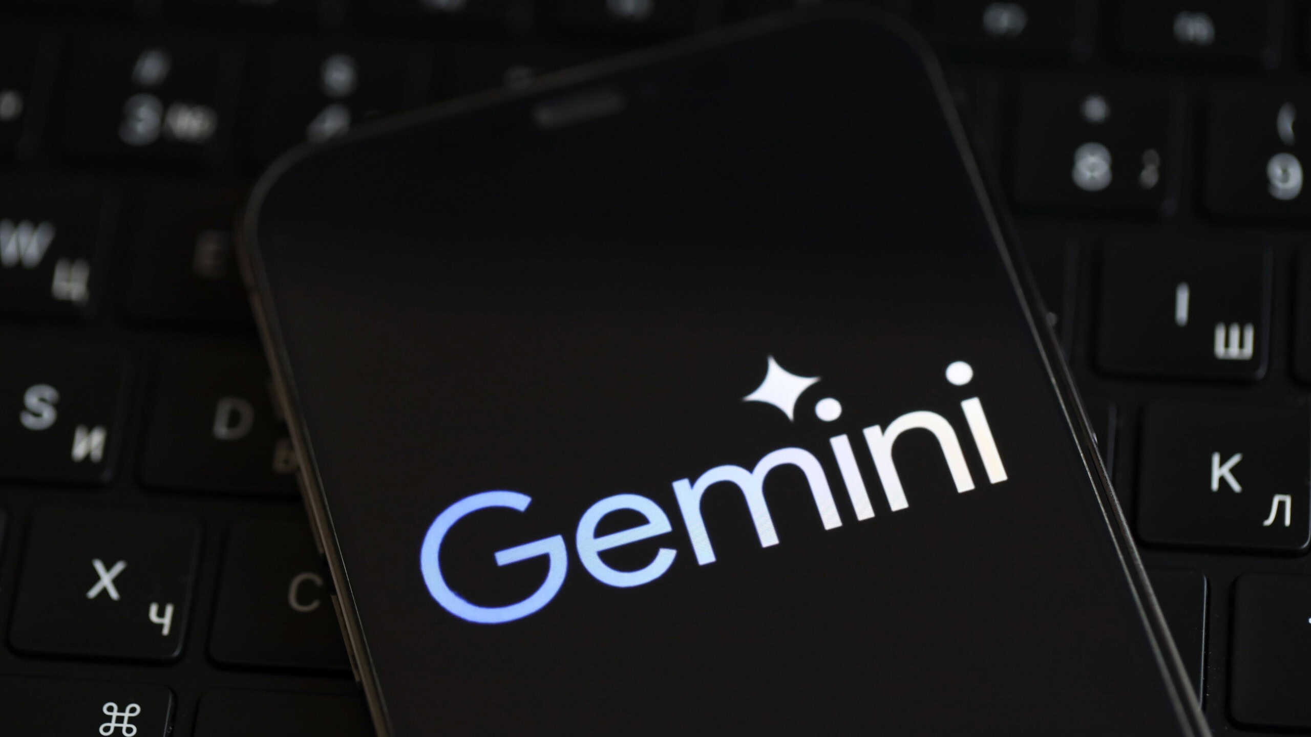 Google começa a substituir Assistant por Gemini em caixas de som e telas inteligentes nos EUA - Imagem do artigo