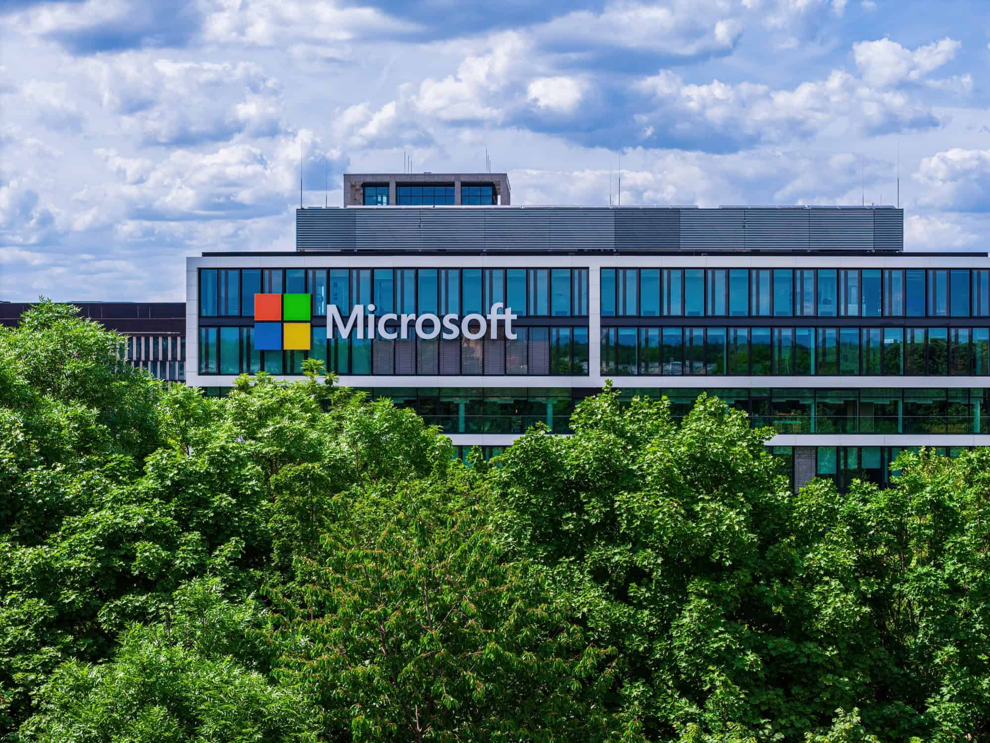 Microsoft eleva investimento em IA a recorde de US$ 35 bilhões no 1º trimestre fiscal - Imagem do artigo
