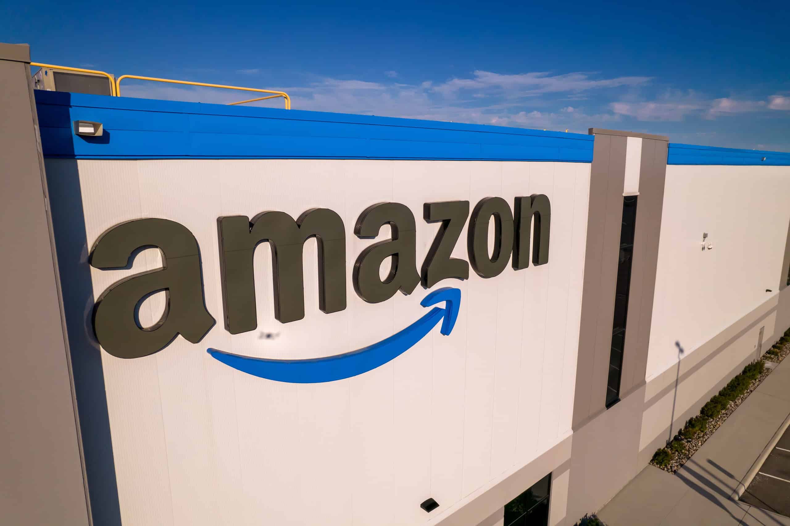 Amazon confirma demissão de 14 mil funcionários e reforça aposta em inteligência artificial - Imagem do artigo
