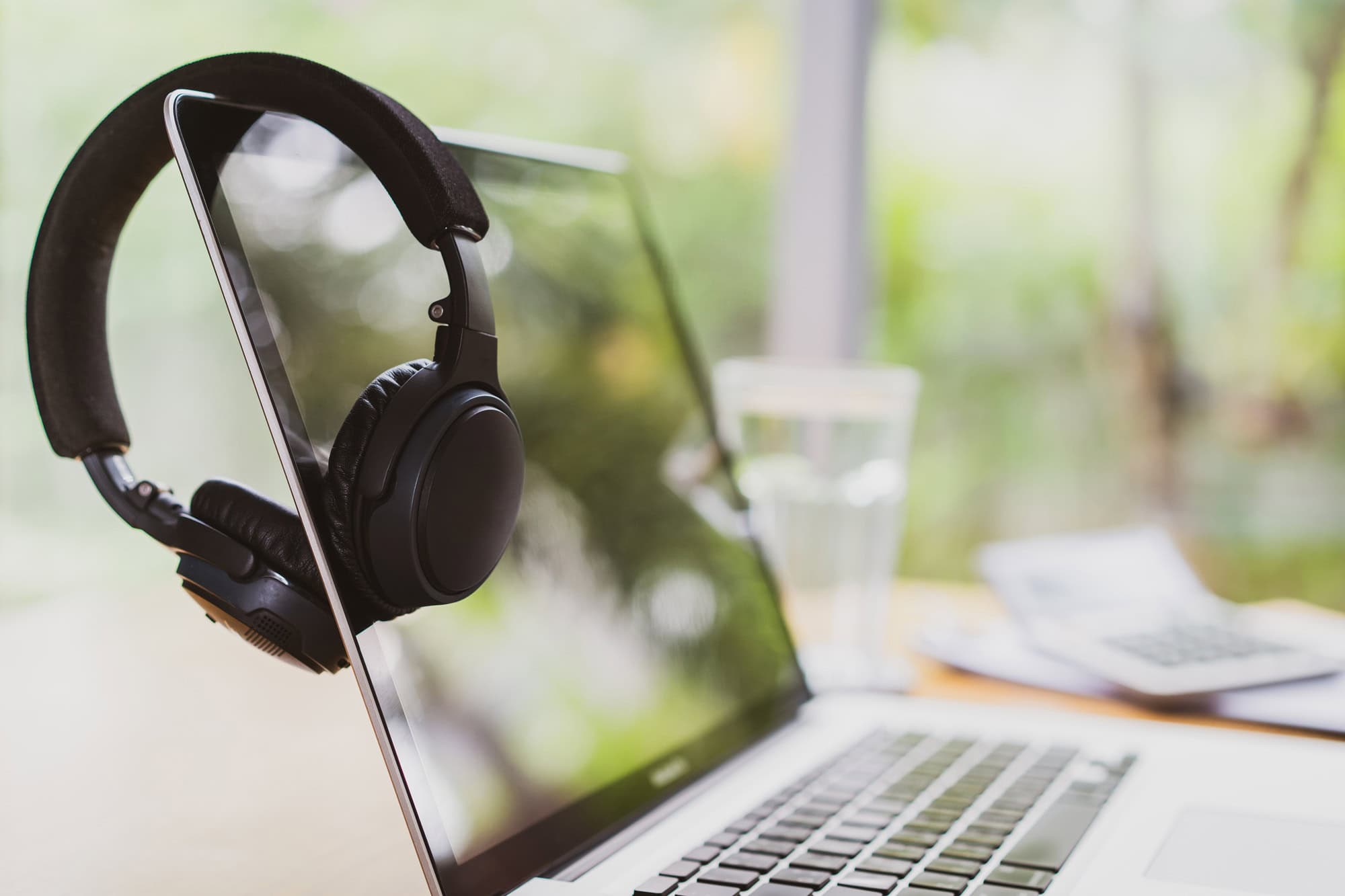 Windows 11 passa a transmitir som para dois fones Bluetooth ao mesmo tempo - Imagem do artigo
