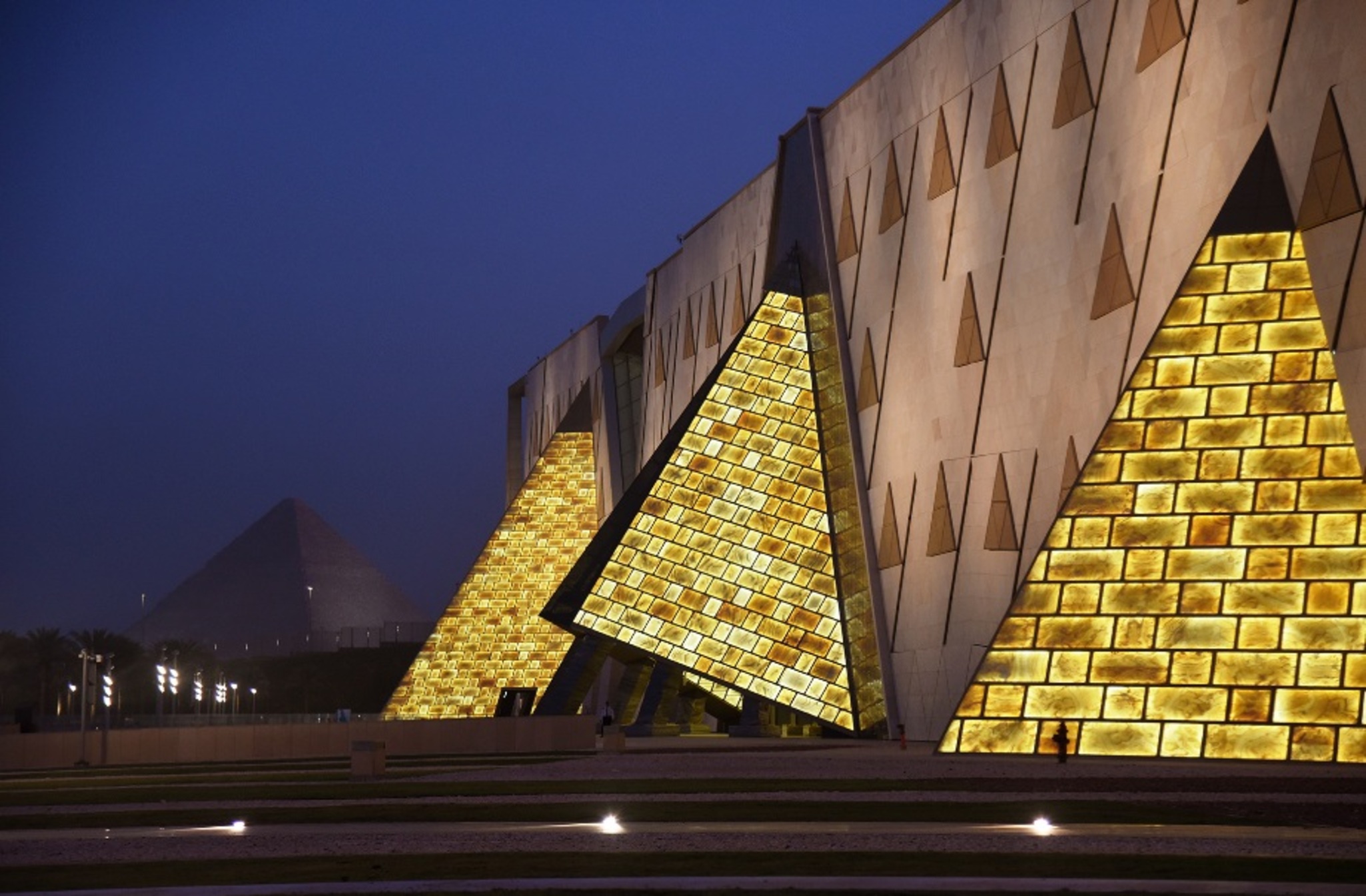 Grande Museu Egípcio abre as portas e exibe 100 mil peças a poucos metros das Pirâmides de Gizé - Imagem do artigo