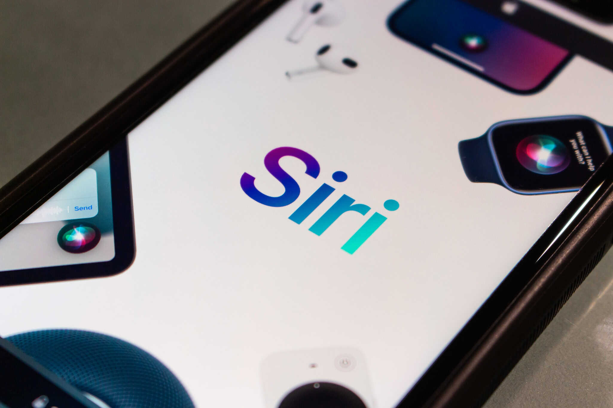 Apple negocia usar modelo Gemini para ampliar recursos de IA da Siri em 2026, diz Bloomberg - Imagem do artigo