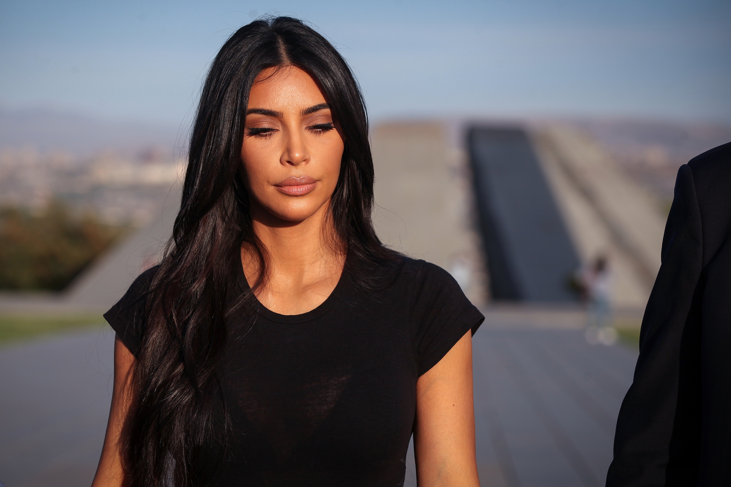 Kim Kardashian chama ChatGPT de “amigo-inimigo” após erros em provas de Direito - Imagem do artigo