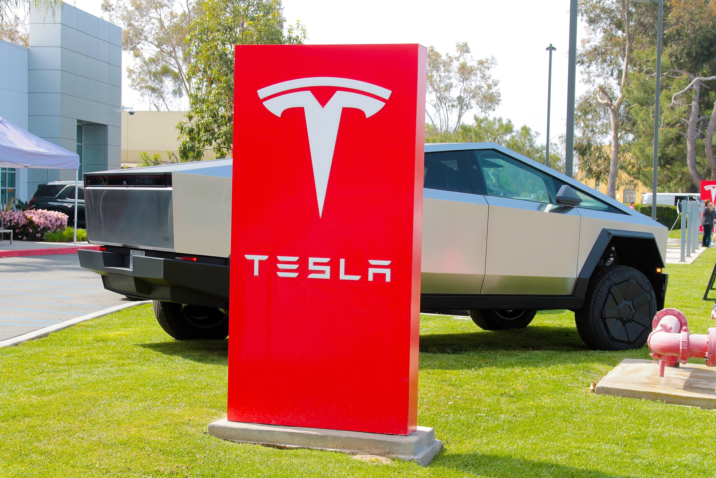 Ações da Tesla recuam 5% após acionistas aprovarem pacote de até US$ 1 trilhão para Elon Musk - Imagem do artigo