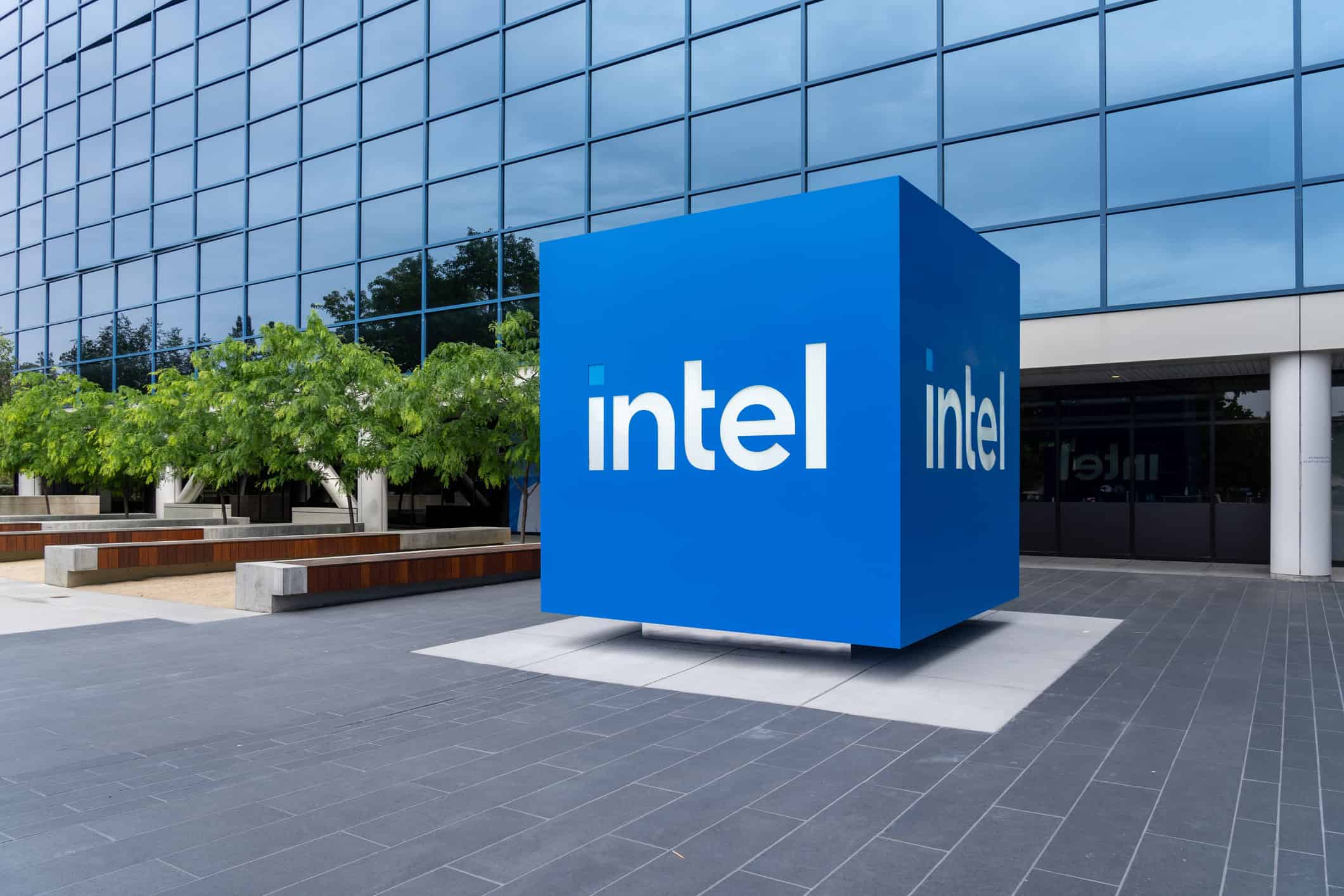 Executivo deixa Intel e assume infraestrutura de IA da OpenAI - Imagem do artigo