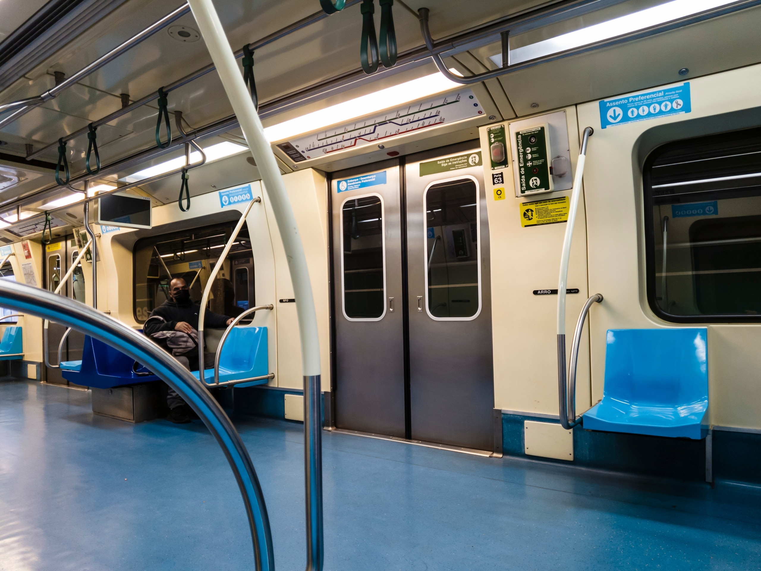 Metrô de São Paulo torna todos os assentos preferenciais em campanha de gentileza - Imagem do artigo