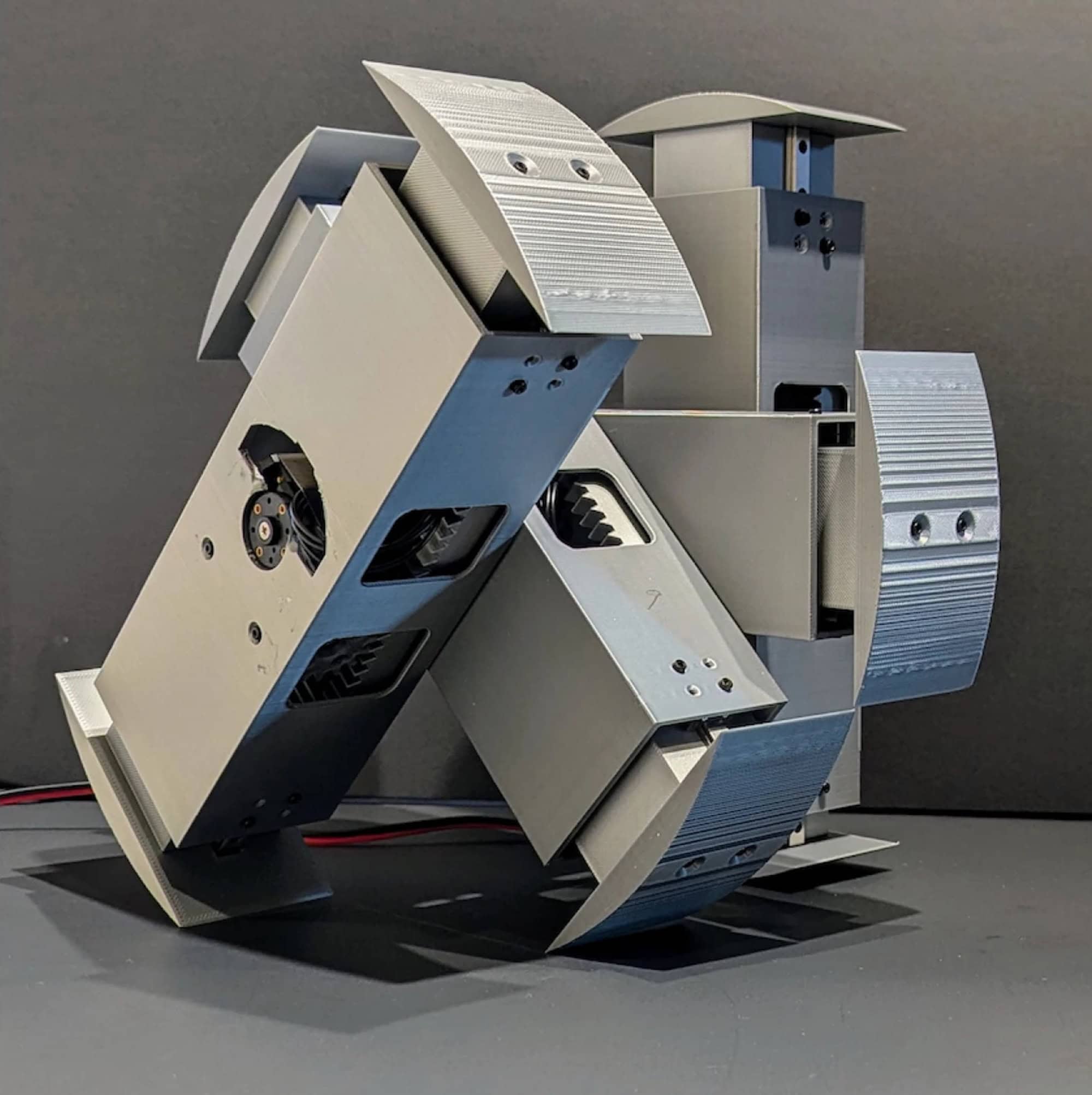 Engenheiros apresentam TARS3D, robô inspirado em “Interestelar” capaz de andar e rolar - Imagem do artigo