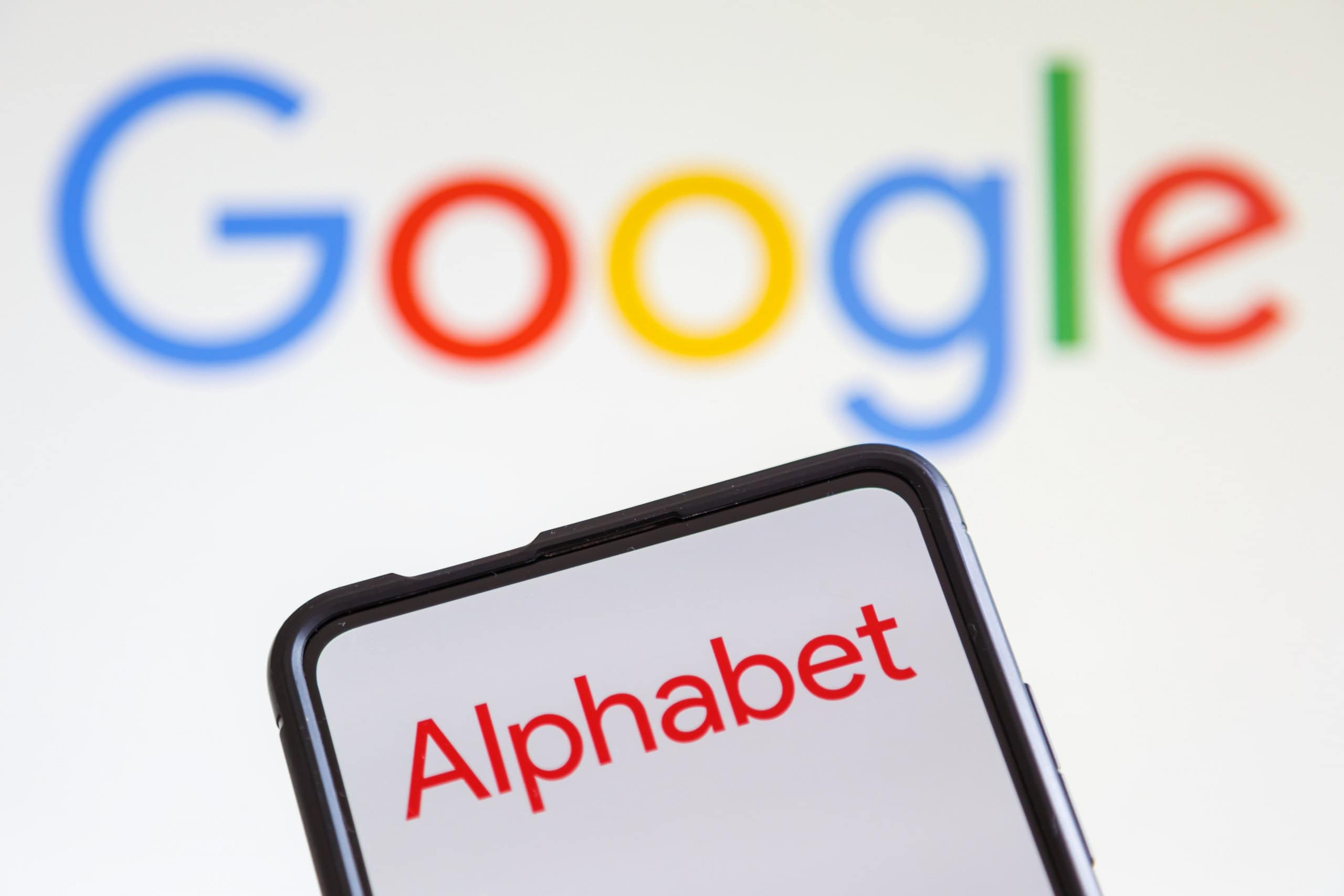 Alphabet atinge novo pico na bolsa impulsionada por TPUs e lançamento do Gemini 3 - Imagem do artigo