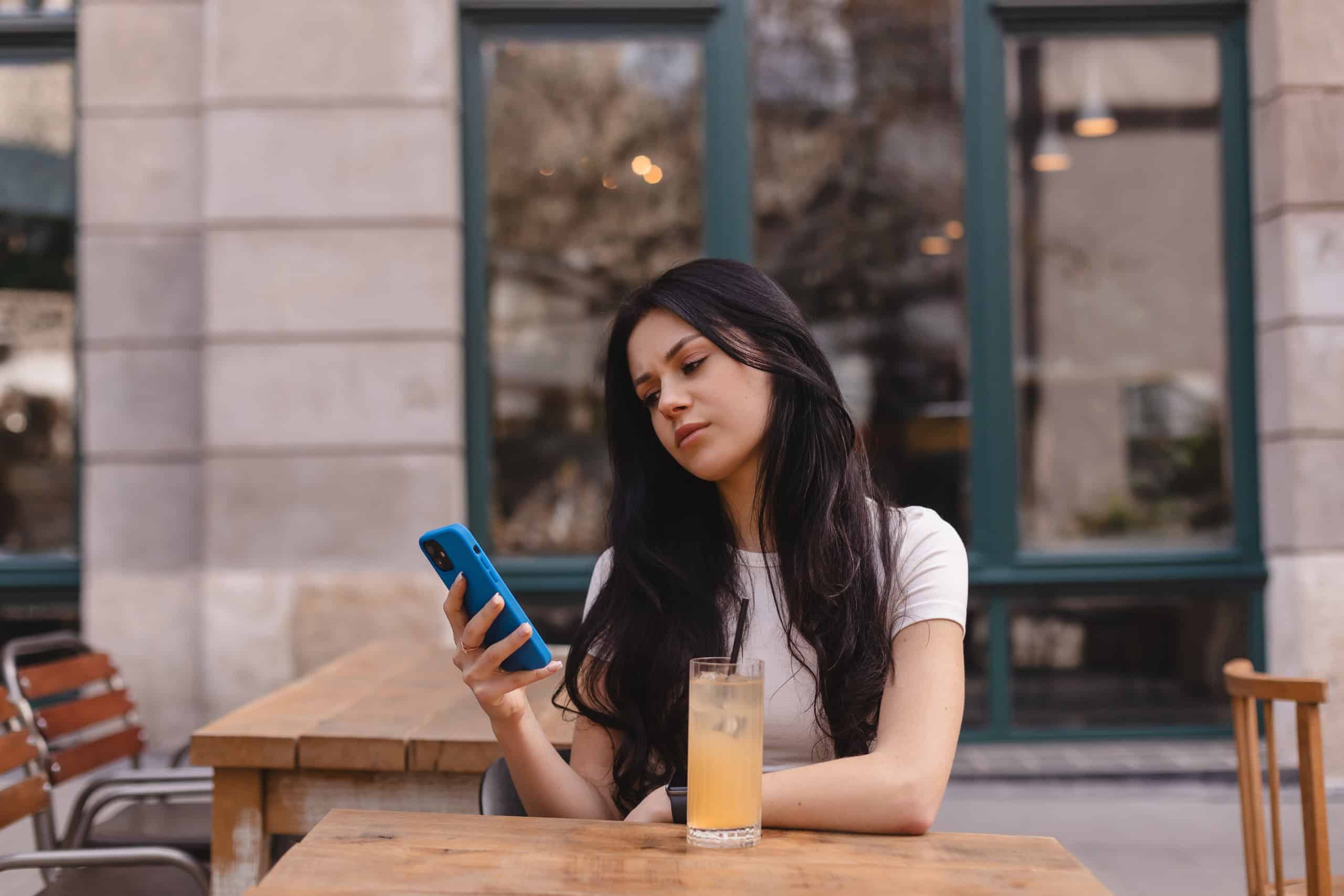 Checar o celular 110 vezes por dia ameaça atenção e memória, apontam estudos - Imagem do artigo