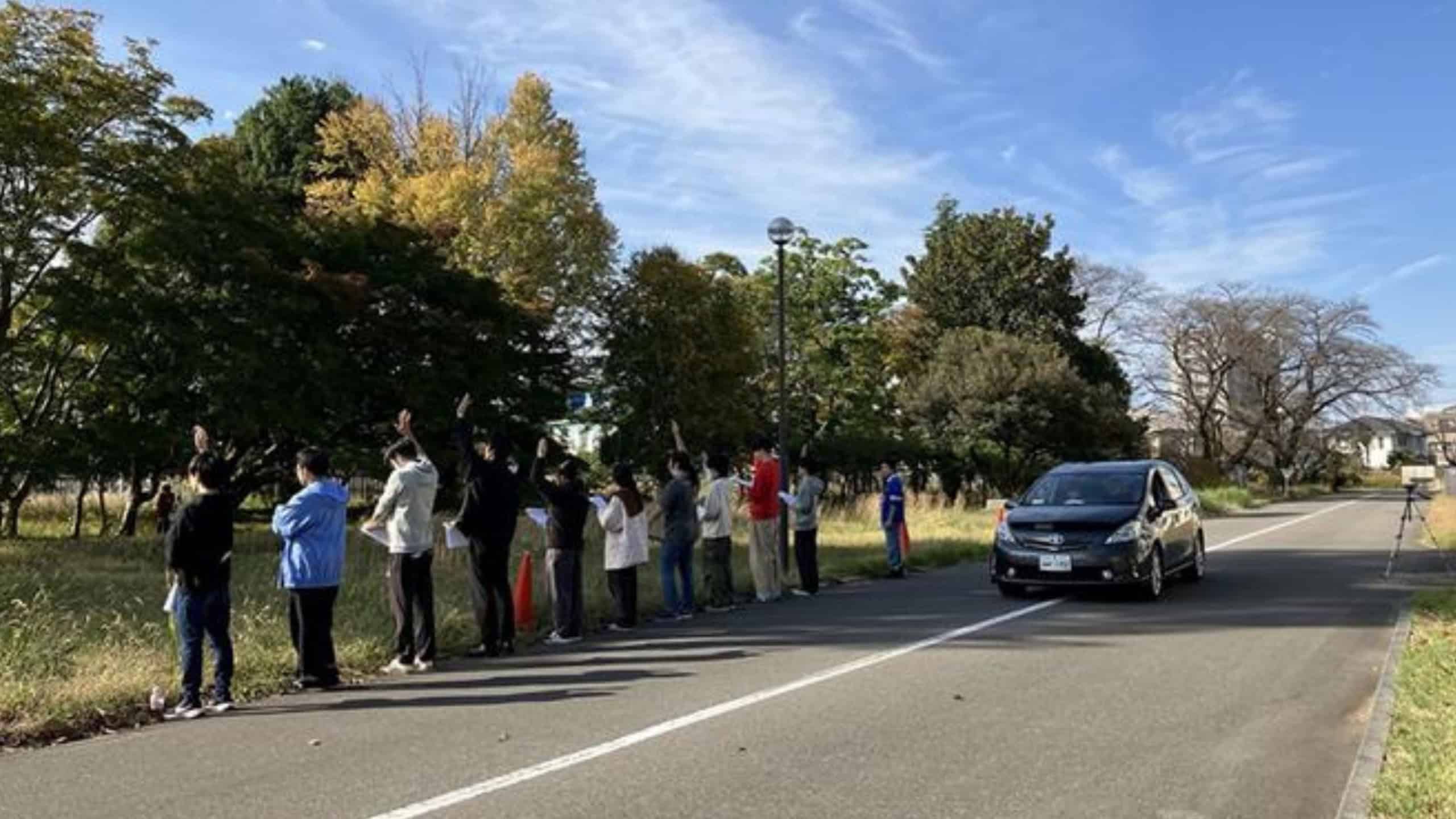 Ruído rosa direcionado surge como alternativa para alertar pedestres sobre carros elétricos - Imagem do artigo