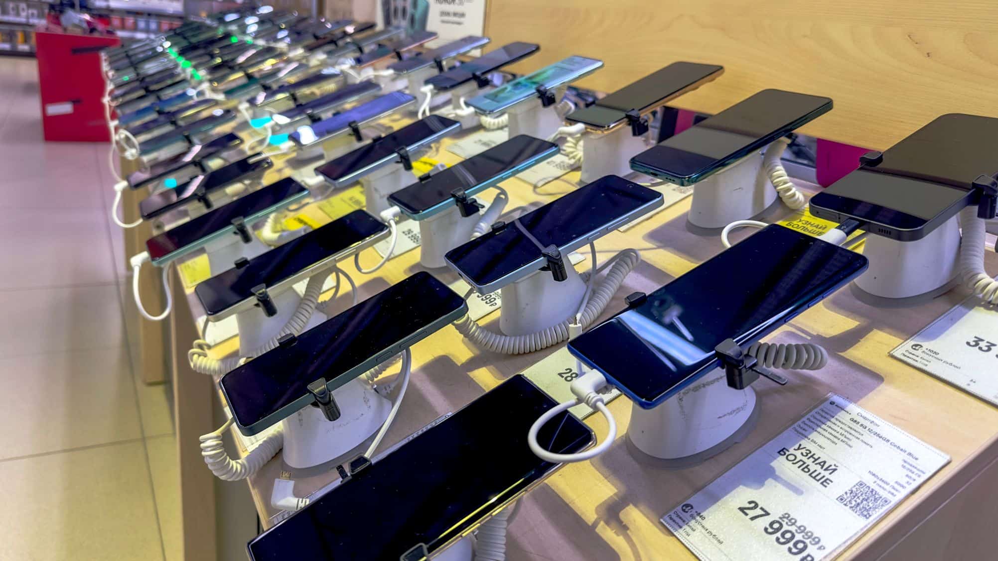 Demanda por data centers de IA deve elevar preço dos smartphones em 2025 e 2026 - Imagem do artigo