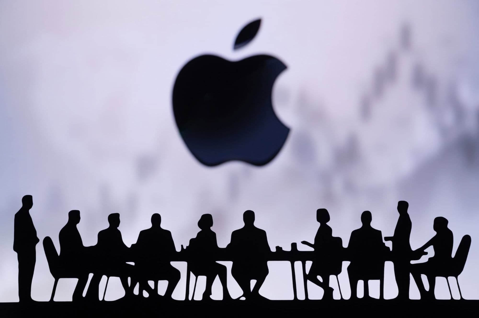 Apple anuncia saídas de duas veteranas e traz diretora jurídica da Meta para reforçar equipe - Imagem do artigo