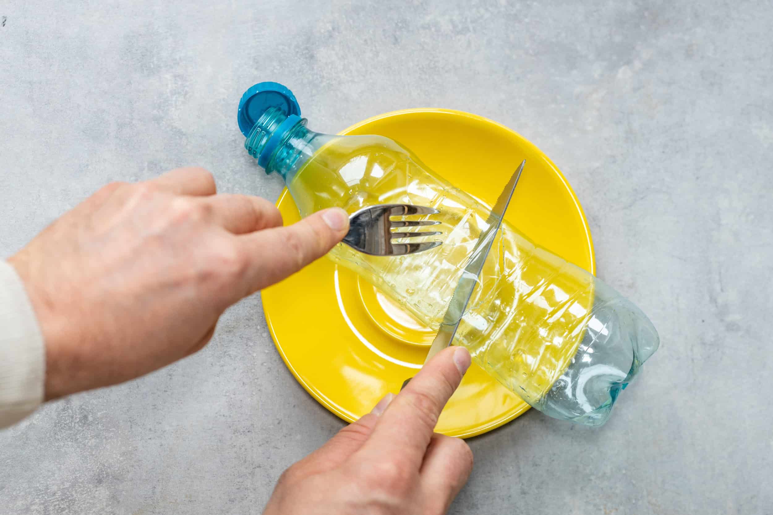 Estudo liga ingestão de microplásticos ao avanço de Alzheimer e Parkinson - Imagem do artigo
