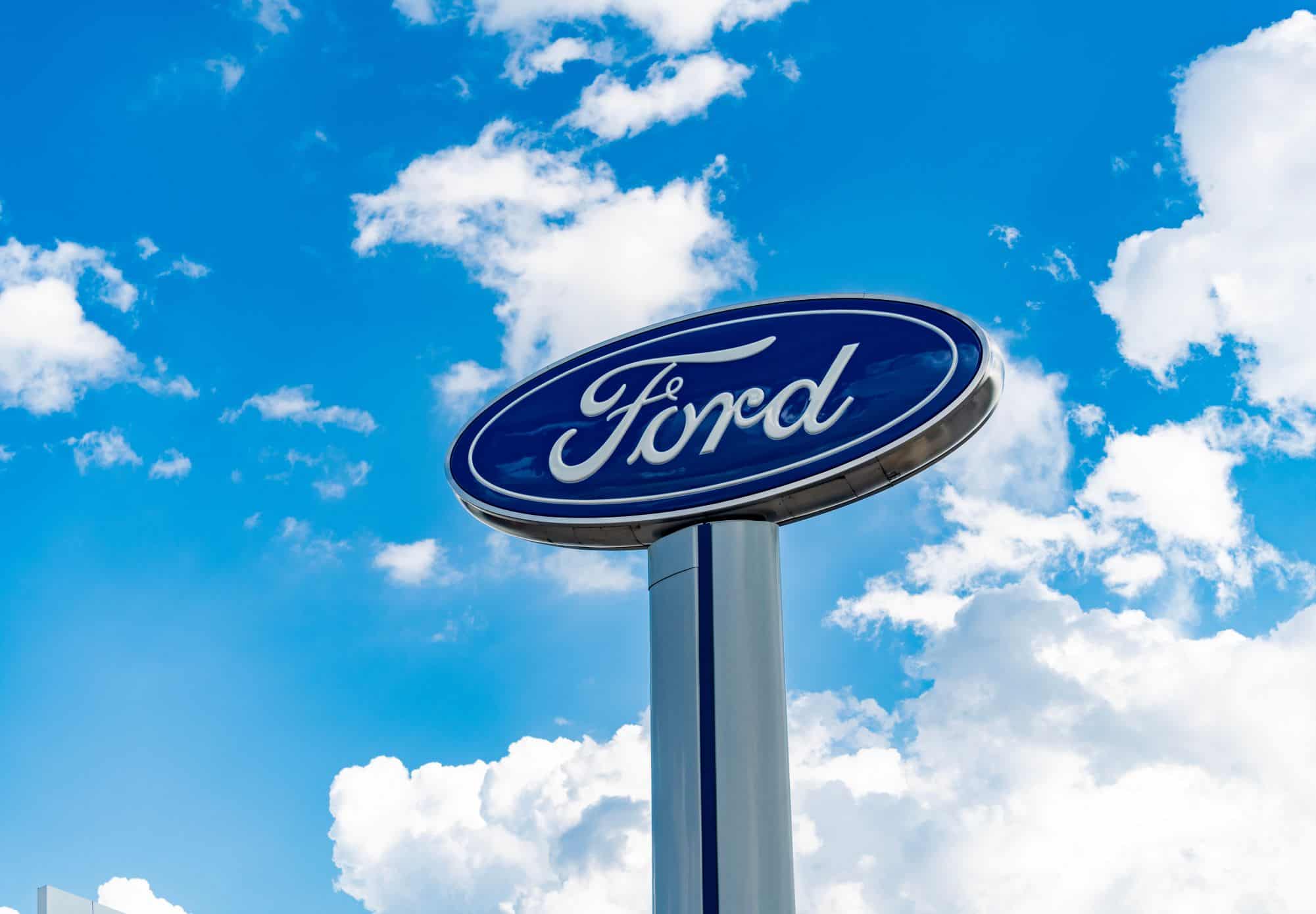 Ford fecha parceria com Renault para produzir elétricos compactos na Europa a partir de 2028 - Imagem do artigo