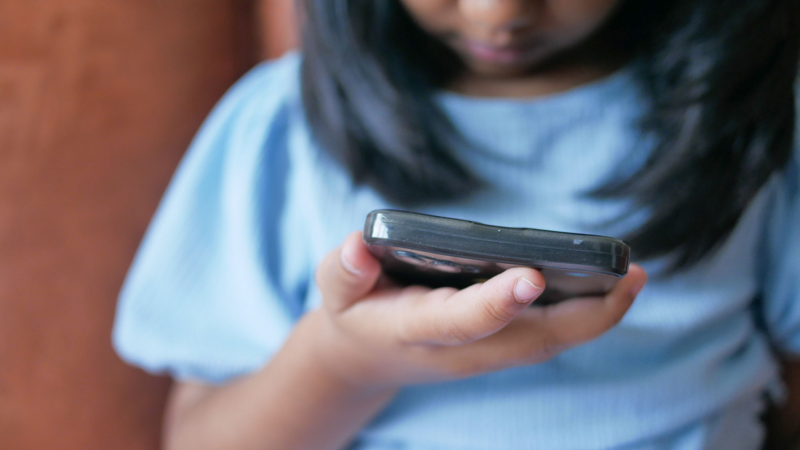 Austrália impõe bloqueio de redes sociais a menores de 16 anos e ameaça multar plataformas em até R$ 174 milhões - Imagem do artigo