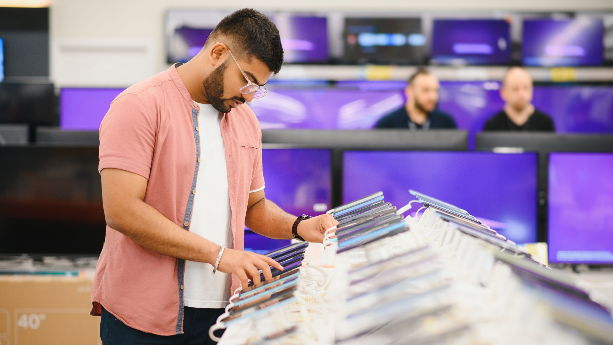 Escassez de memória ameaça reduzir oferta de smartphones e encarecer aparelhos em 2026 - Imagem do artigo