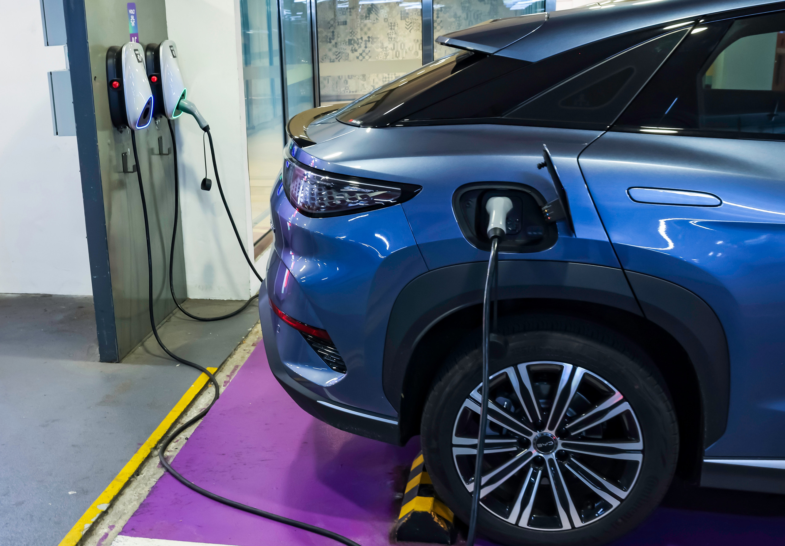 Carro elétrico da BYD recarrega 400 km em apenas cinco minutos em vídeo viral - Imagem do artigo